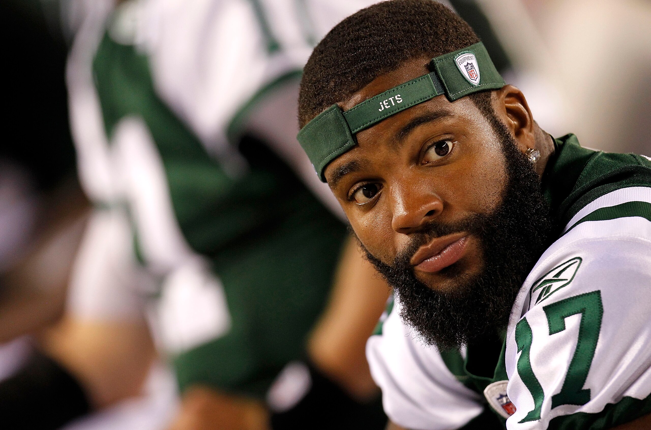 PHILADELPHIA - SEPTEMBER 02:  Braylon Edwards #17 of the New York Jets sits on the bench during a preseason game against the Philadelphia Eagles at Lincoln Financial Field on September 2, 2010 in Philadelphia, Pennsylvania.  (Photo by Jeff Zelevansky/Gett