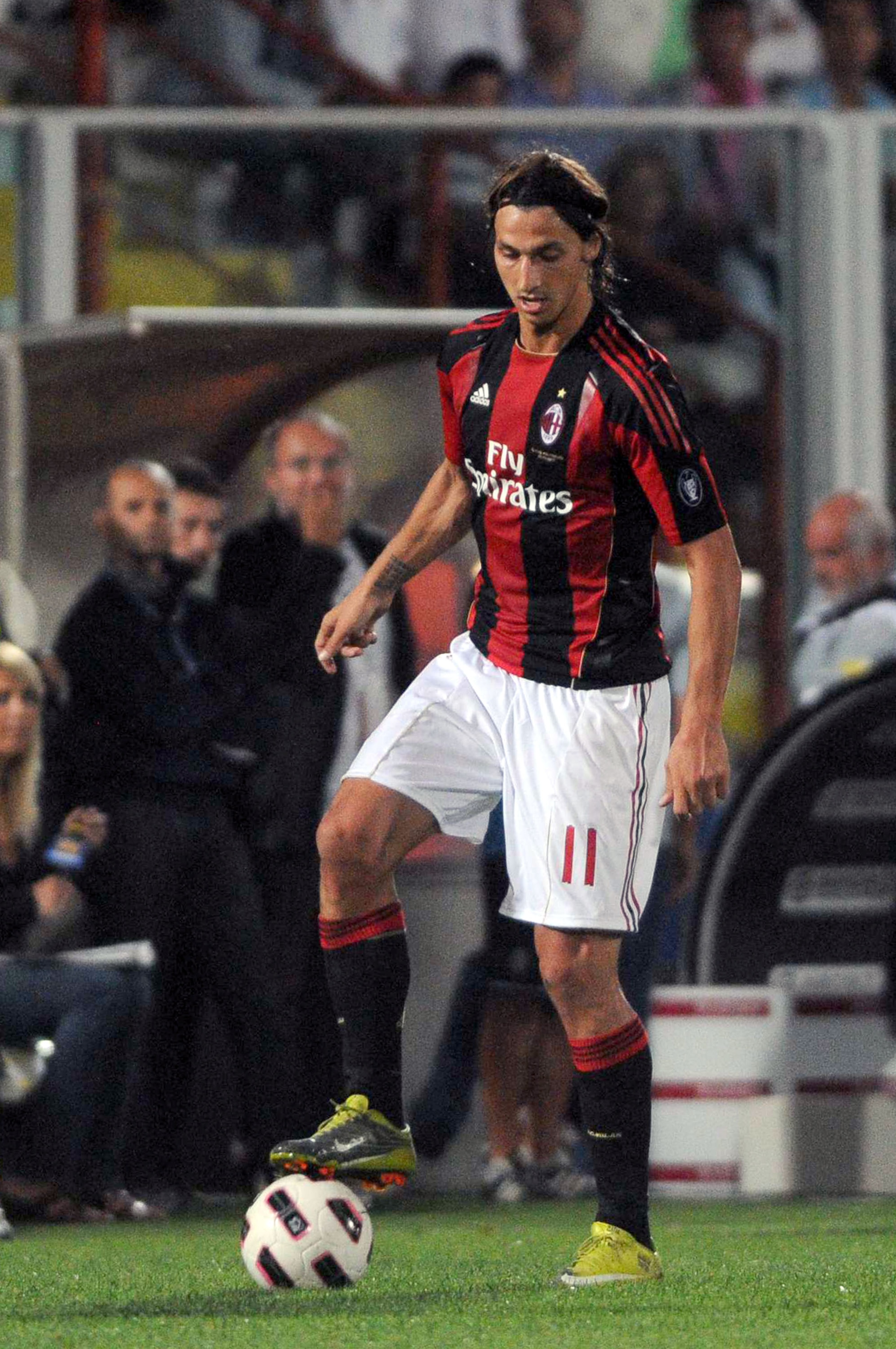 CESENA, ITALY - SEPTEMBER 11:  Zlatan Ibrahimovic of Milan in action during the Serie A match between AC Cesena and AC Milan at Dino Manuzzi Stadium on September 11, 2010 in Cesena, Italy.  (Photo by Roberto Serra/Getty Images)