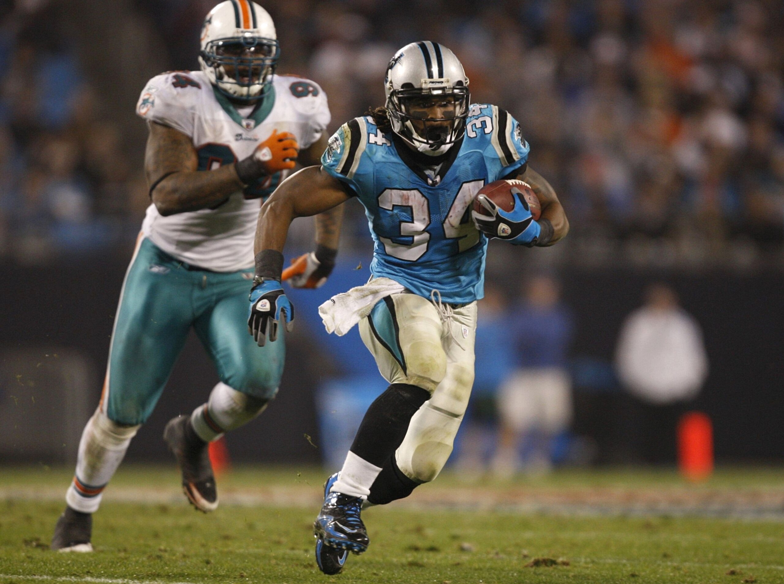 CHARLOTTE - NOVEMBER 19: DeAngelo Williams #34 of the Carolina Panthers runs the ball for a long gain in the second half against the Miami Dolphins at Bank of America Stadium on November 19, 2009 in Charlotte, North Carolina.  (Photo by Streeter Lecka/Get
