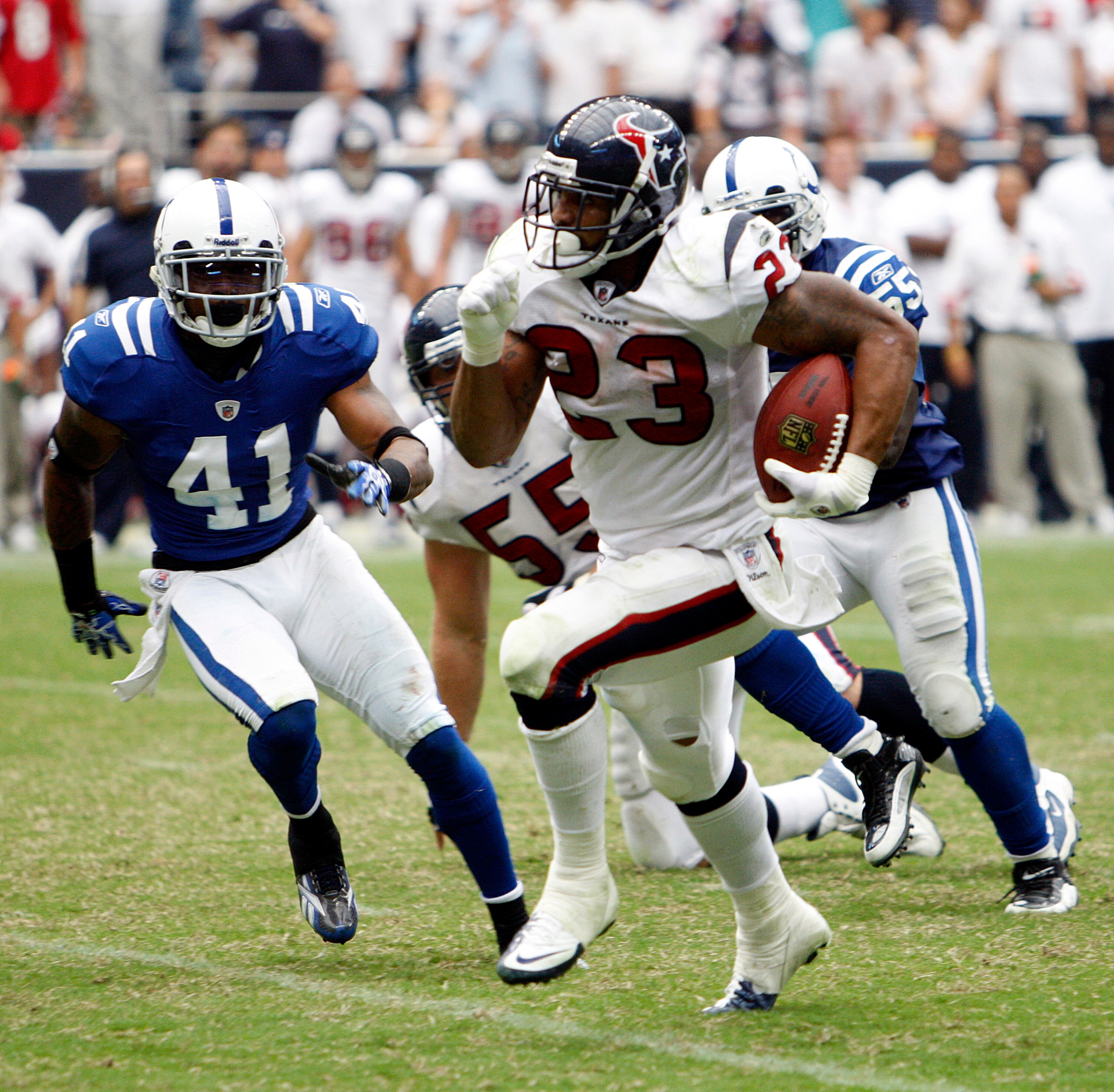 HOUSTON - SEPTEMBER 12:  Running back Arian Foster #23 of the Houston Texans rushes past defensive back Antoine Bethea #41 of the Indianapolis Colts during the NFL season opener at Reliant Stadium on September 12, 2010 in Houston, Texas.  (Photo by Bob Le