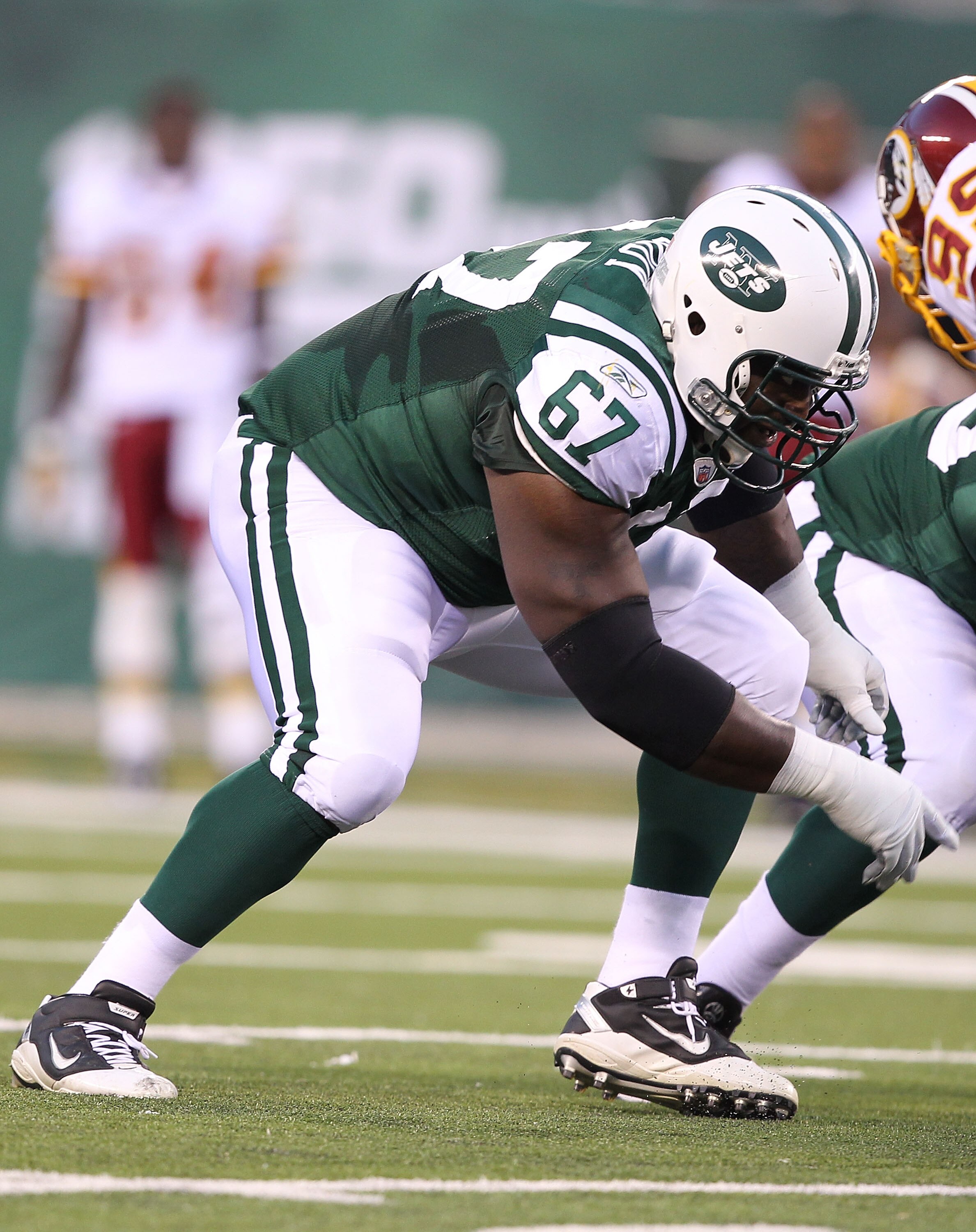 EAST RUTHERFORD, NJ - AUGUST 27:  Damien Woody #67 of the New York Jets in action against the Washington Redskins  during their preseason game on August 27, 2010 at the New Meadowlands Stadium  in East Rutherford, New Jersey.  (Photo by Al Bello/Getty Ima