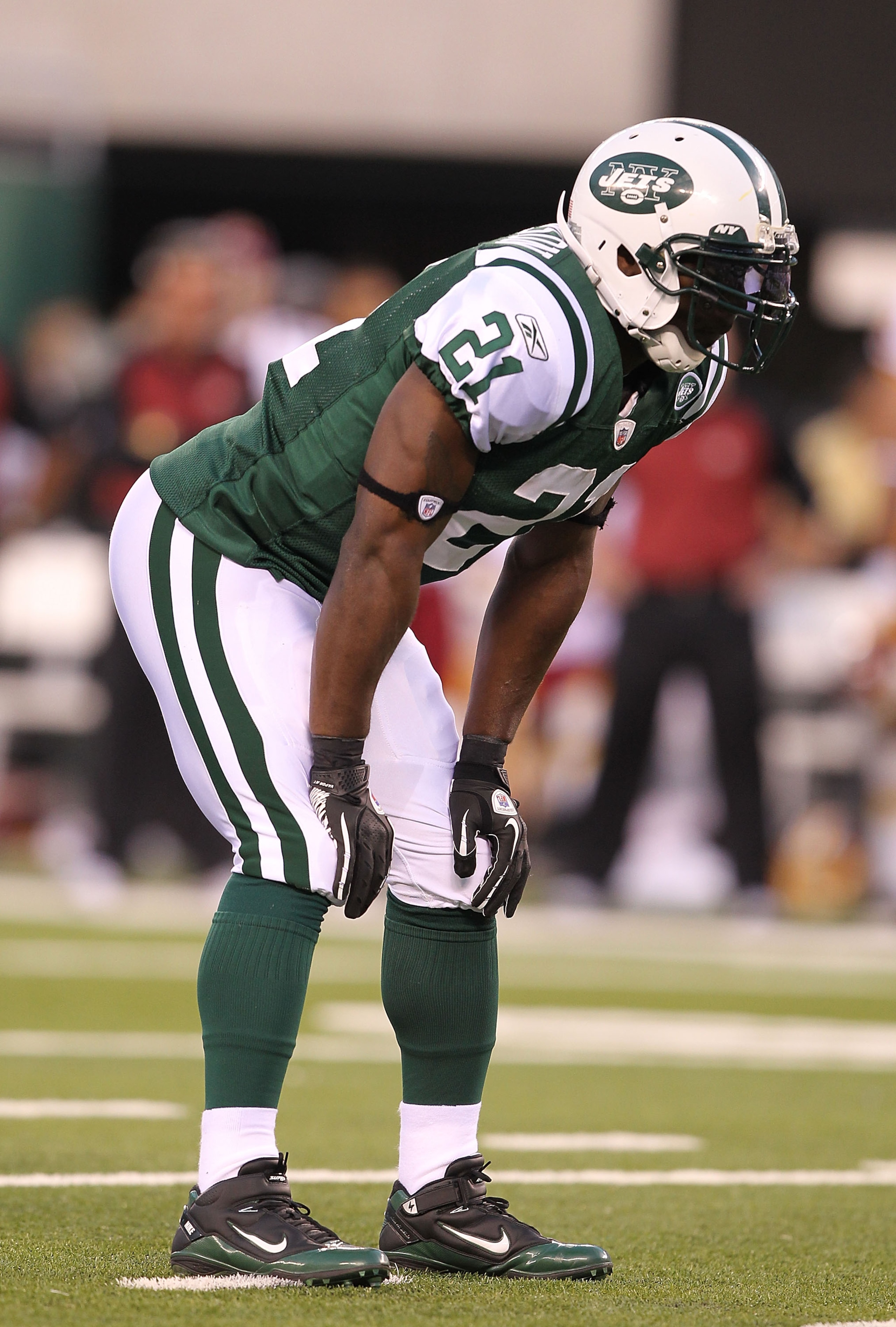 EAST RUTHERFORD, NJ - AUGUST 27: LaDainian Tomlinson #21 of the New York Jets in action against the Washington Redskins during their preseason game on August 27, 2010 at the New Meadowlands Stadium in East Rutherford, New Jersey. (Photo by Al Bello/Ge EAST RUTHERFORD, NJ - AUGUST 27: LaDainian Tomlinson #21 of the New York Jets in action against the Washington Redskins during their preseason game on August 27, 2010 at the New Meadowlands Stadium in East Rutherford, New Jersey. (Photo by Al Bello/Ge