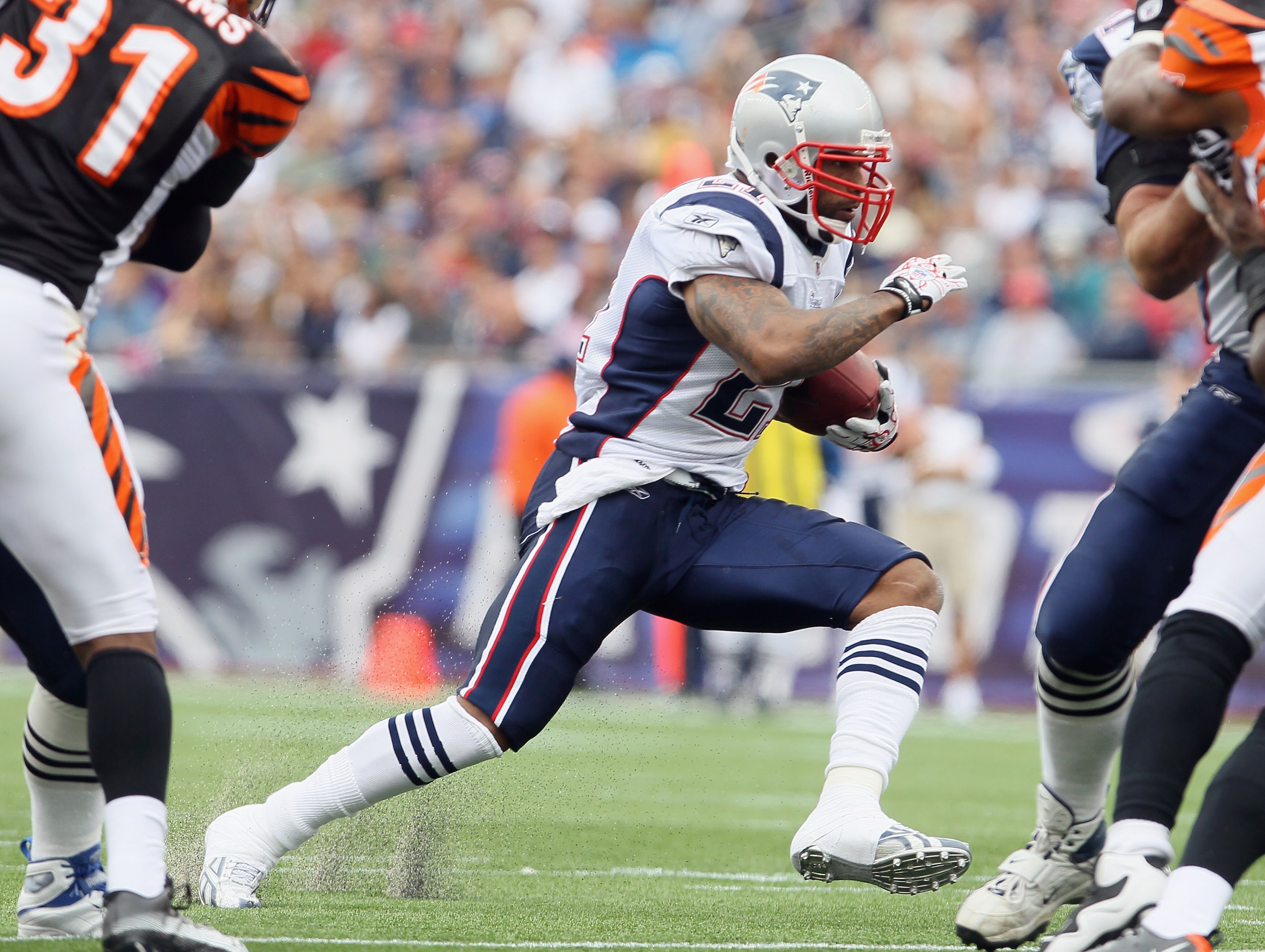 FOXBORO, MA - SEPTEMBER 12:  Fred Taylor #21 of the New England Patriots carries the ball in the first quarter against the Cincinnati Bengals during the NFL season opener on September 12, 2010 at Gillette Stadium in Foxboro, Massachusetts.  (Photo by Elsa