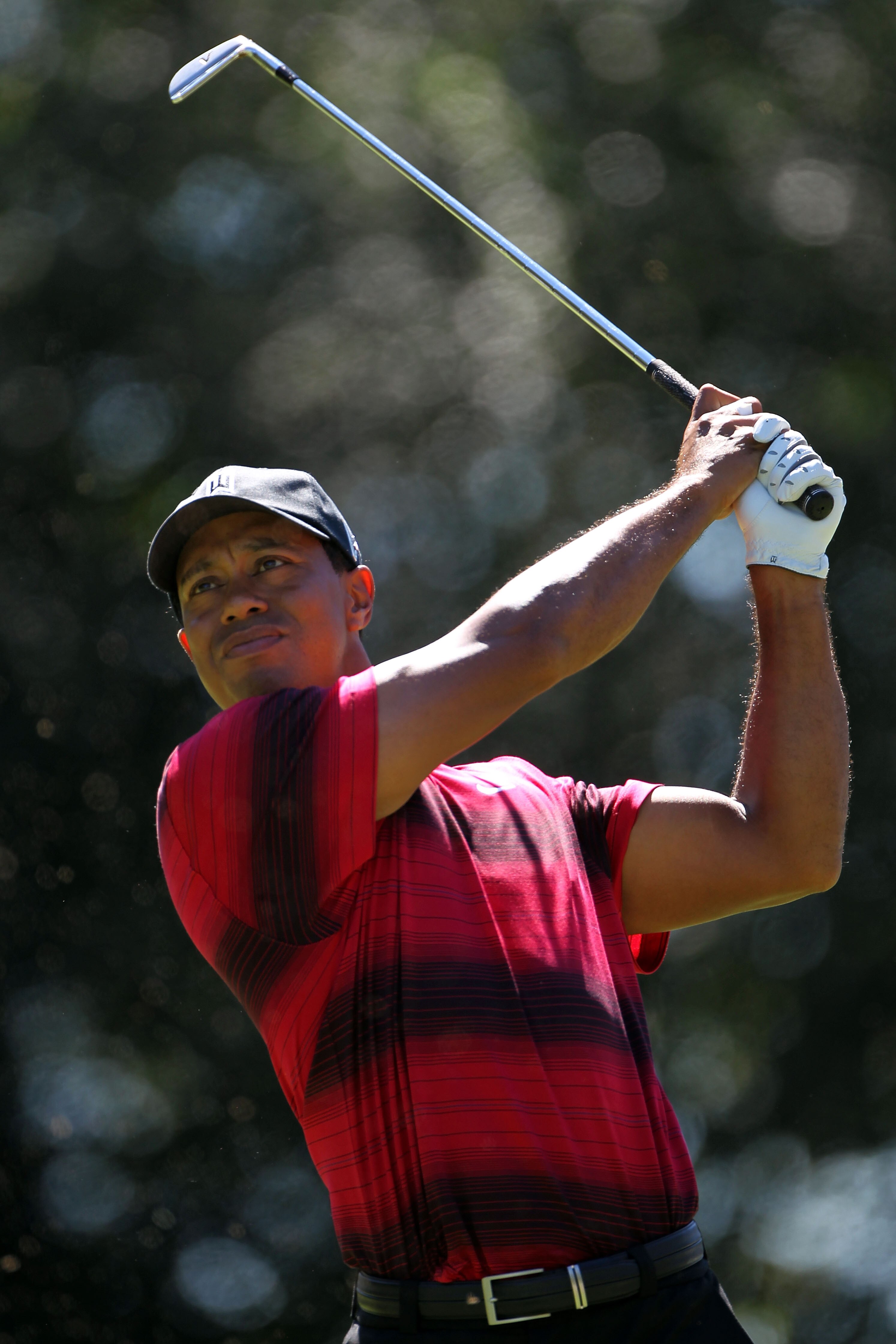 LEMONT, IL - SEPTEMBER 12:  Tiger Woods hits the ball from the sixth hole during the final round of the BMW Championship at Cog Hill Golf & Country Club on September 12, 2010 in Lemont, Illinois.  (Photo by Jamie Squire/Getty Images)