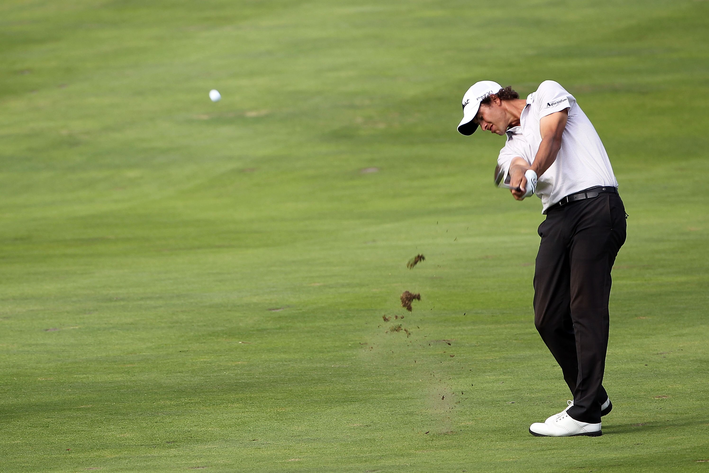 LEMONT, IL - SEPTEMBER 10:  Adam Scott of Australia hits his approach shot on the eighth hole during the second round of the BMW Championship at Cog Hill Golf & Country Club on September 10, 2010 in Lemont, Illinois.  (Photo by Jamie Squire/Getty Images)