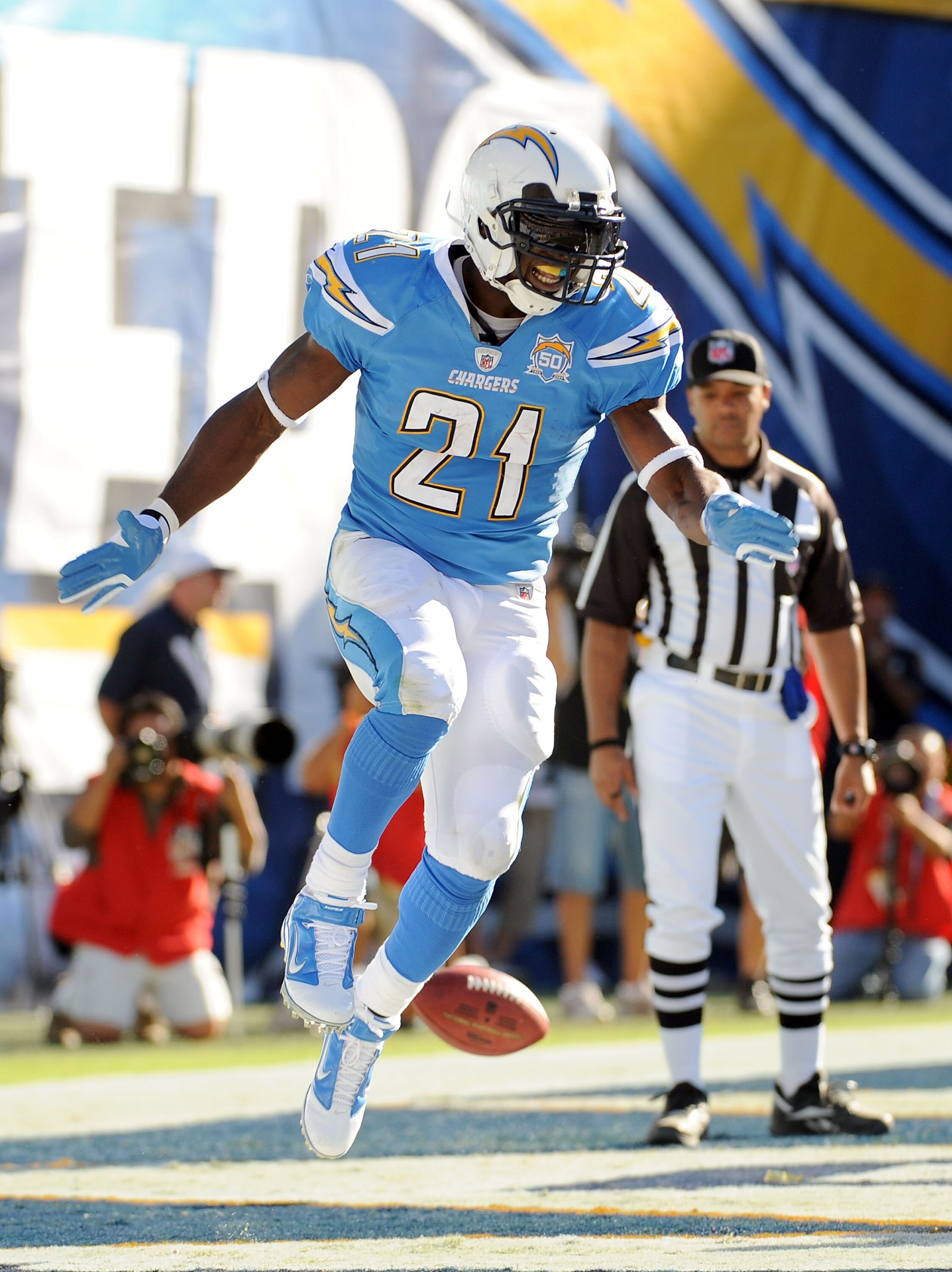 SAN DIEGO - NOVEMBER 01:  LaDainian Tomlinson #21 of the San Diego Chargers celebrates his second touchdown for a 21-7 lead over the Oakland Raiders during the second quarter at Qualcomm Stadium on November 1, 2009 in San Diego, California.  (Photo by Har