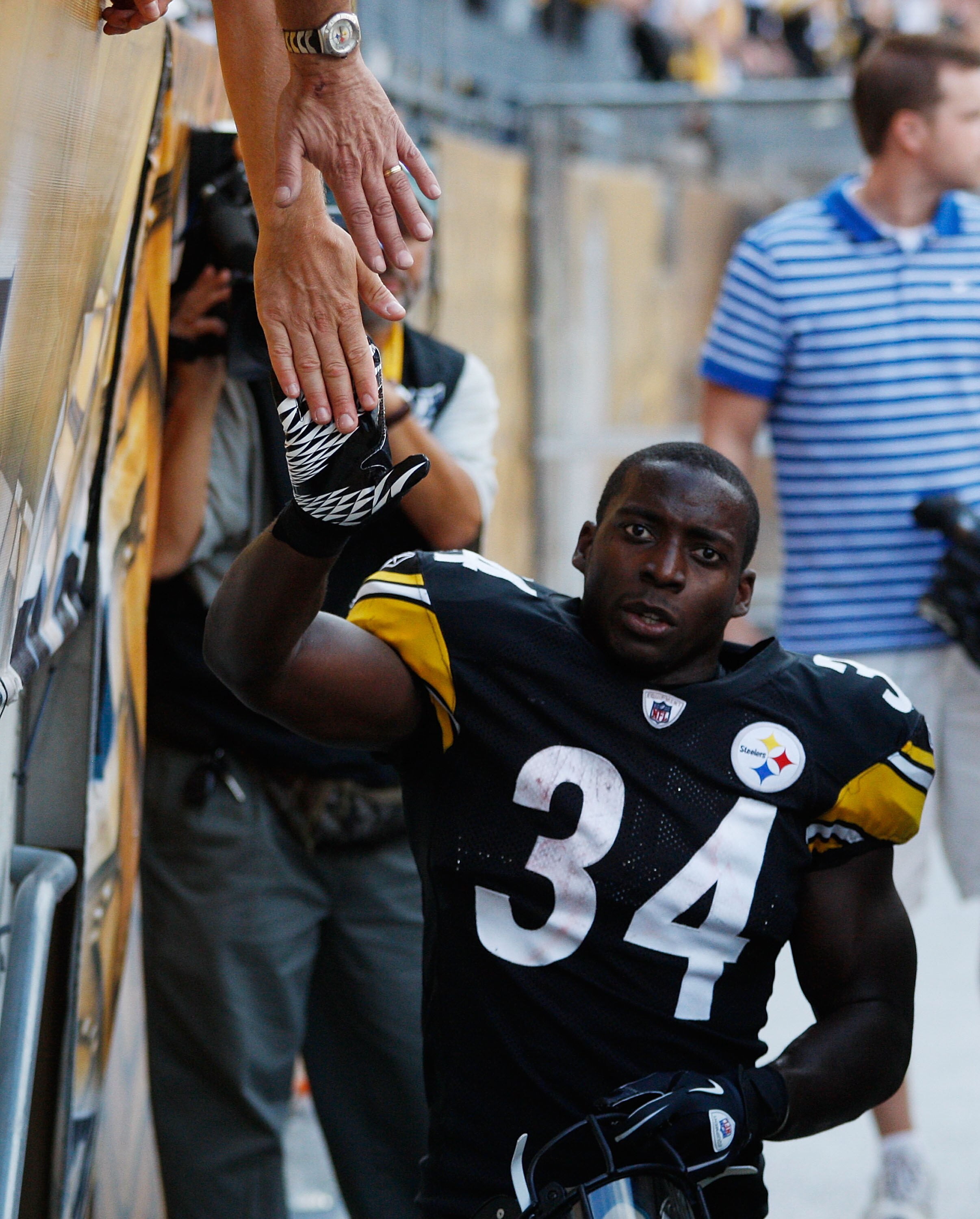 PITTSBURGH - SEPTEMBER 12:  Rashard Mendenhall #34 of the Pittsburgh Steelers high fives fans on his way to the locker room after running for the game winning 50-yard touchdown against the Atlanta Falcons during the NFL season opener game on September 12,