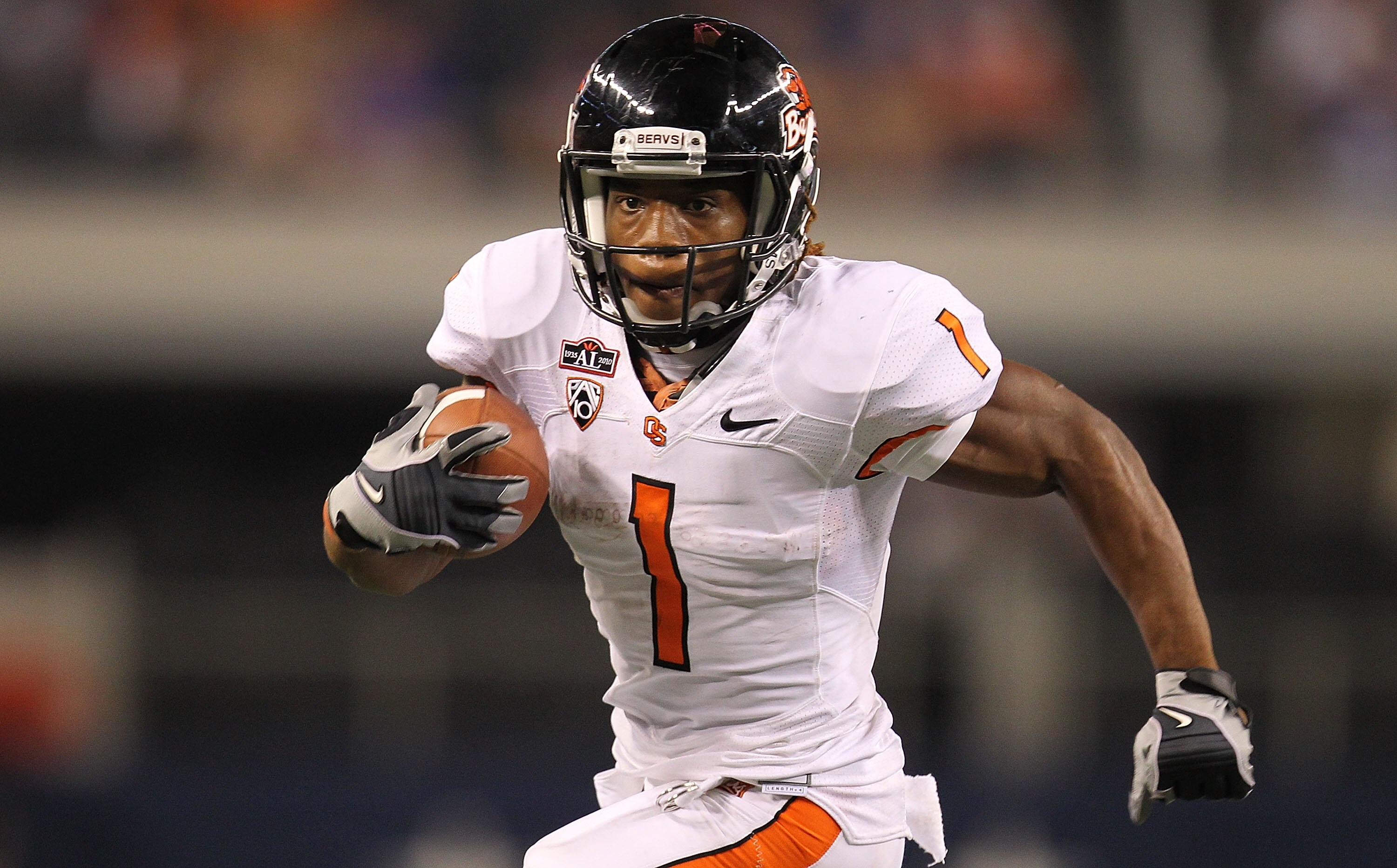 ARLINGTON, TX - SEPTEMBER 04:  Running back Jacquizz Rodgers #1 of the Oregon State Beavers at Cowboys Stadium on September 4, 2010 in Arlington, Texas.  (Photo by Ronald Martinez/Getty Images)