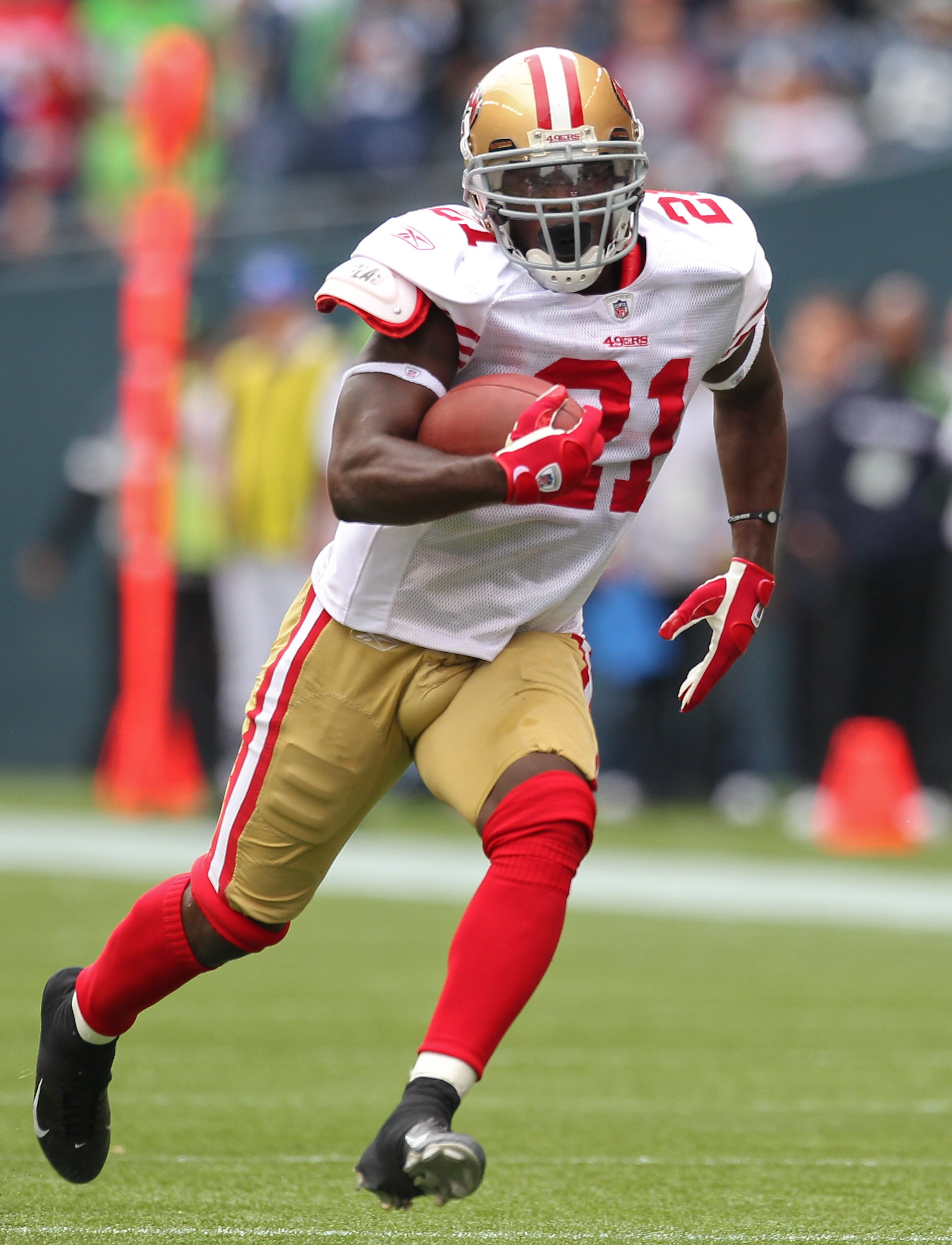 SEATTLE - SEPTEMBER 12: Running back Frank Gore #21 of the San Francisco 49ers rushes during the NFL season opener against the Seattle Seahawks at Qwest Field on September 12, 2010 in Seattle, Washington. (Photo by Otto Greule Jr/Getty Images) SEATTLE - SEPTEMBER 12: Running back Frank Gore #21 of the San Francisco 49ers rushes during the NFL season opener against the Seattle Seahawks at Qwest Field on September 12, 2010 in Seattle, Washington. (Photo by Otto Greule Jr/Getty Images)