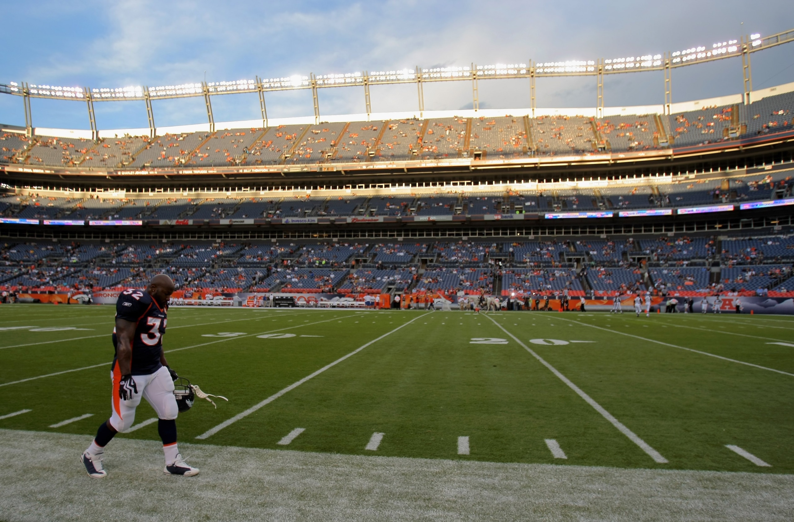 DENVER - SEPTEMBER 03:  Running back LaMont Jordan #32 of the Denver Broncos leaves the field after warm ups prior to facing the Arizona Cardinals during preseason NFL action at Invesco Field at Mile High on September 3, 2009 in Denver, Colorado. The Bron