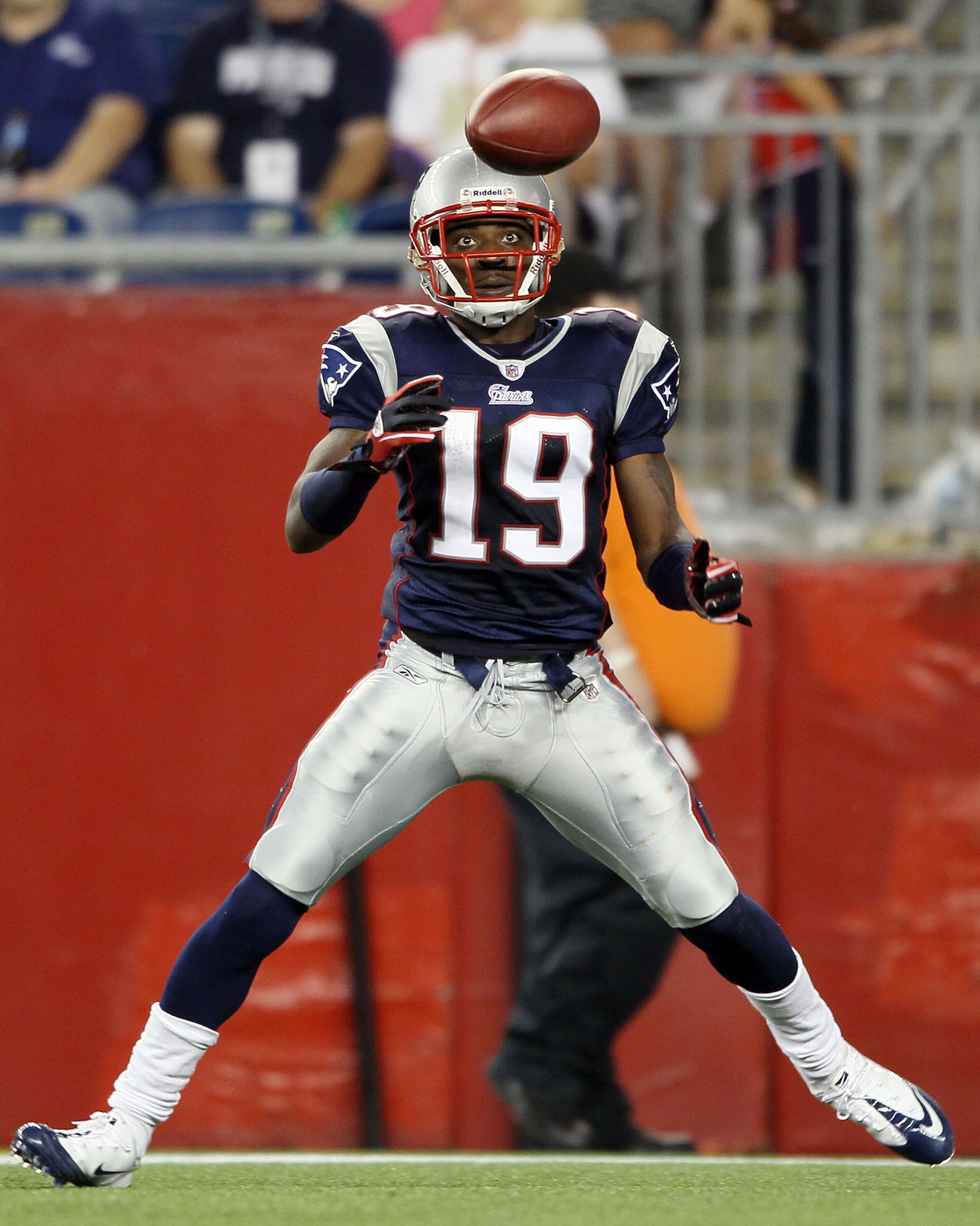 FOXBORO, MA - AUGUST 26: Brandon Tate #19 of the New England Patriots watches the ball in the first half against the St. Louis Rams on August 26, 2010 at Gillette Stadium in Foxboro, Massachusetts. (Photo by Elsa/Getty Images) FOXBORO, MA - AUGUST 26: Brandon Tate #19 of the New England Patriots watches the ball in the first half against the St. Louis Rams on August 26, 2010 at Gillette Stadium in Foxboro, Massachusetts. (Photo by Elsa/Getty Images)