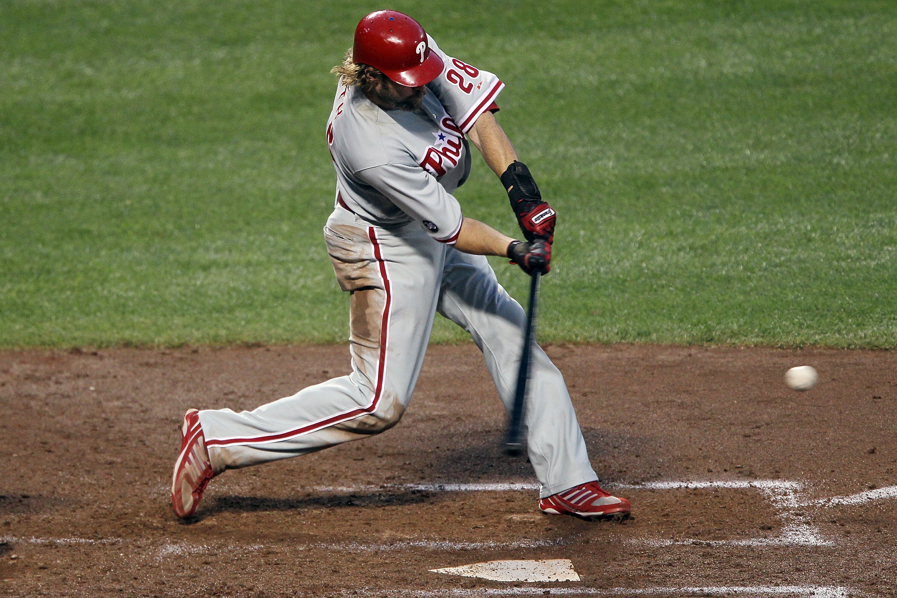 NEW YORK - AUGUST 14:  Jayson Werth #28 of the Philadelphia Phillies bats against the New York Mets on August 14, 2010 at Citi Field in the Flushing neighborhood of the Queens borough of New York City.  (Photo by Jim McIsaac/Getty Images)