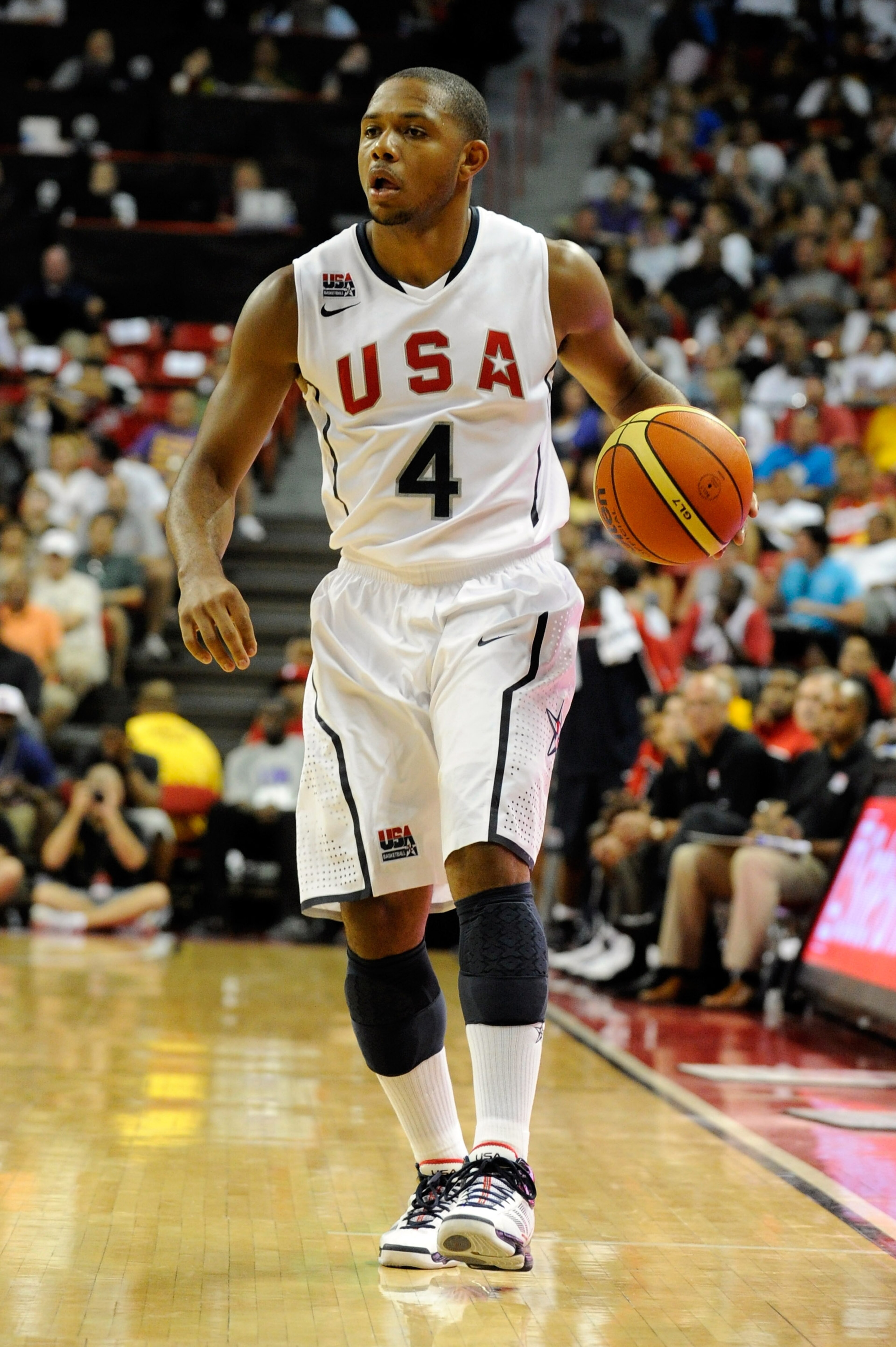LAS VEGAS - JULY 24:  Eric Gordon #4 of the 2010 USA Basketball Men's National Team brings the ball up the court during a USA Basketball showcase at the Thomas & Mack Center on July 24, 2010 in Las Vegas, Nevada.  (Photo by Ethan Miller/Getty Images)