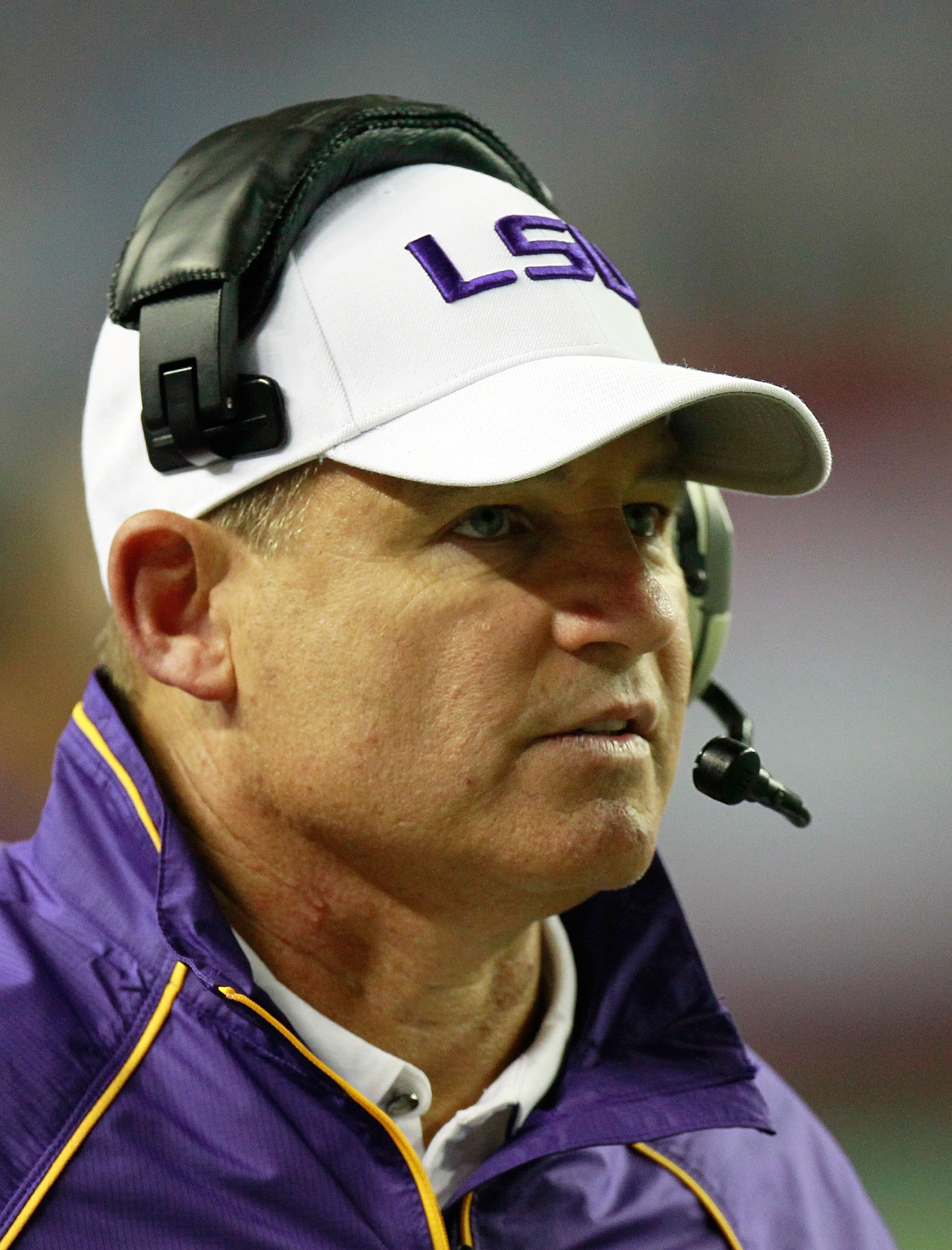 ATLANTA - SEPTEMBER 04:  Head coach Les Miles of the LSU Tigers against the North Carolina Tar Heels during the Chick-fil-A Kickoff Game at Georgia Dome on September 4, 2010 in Atlanta, Georgia.  (Photo by Kevin C. Cox/Getty Images)