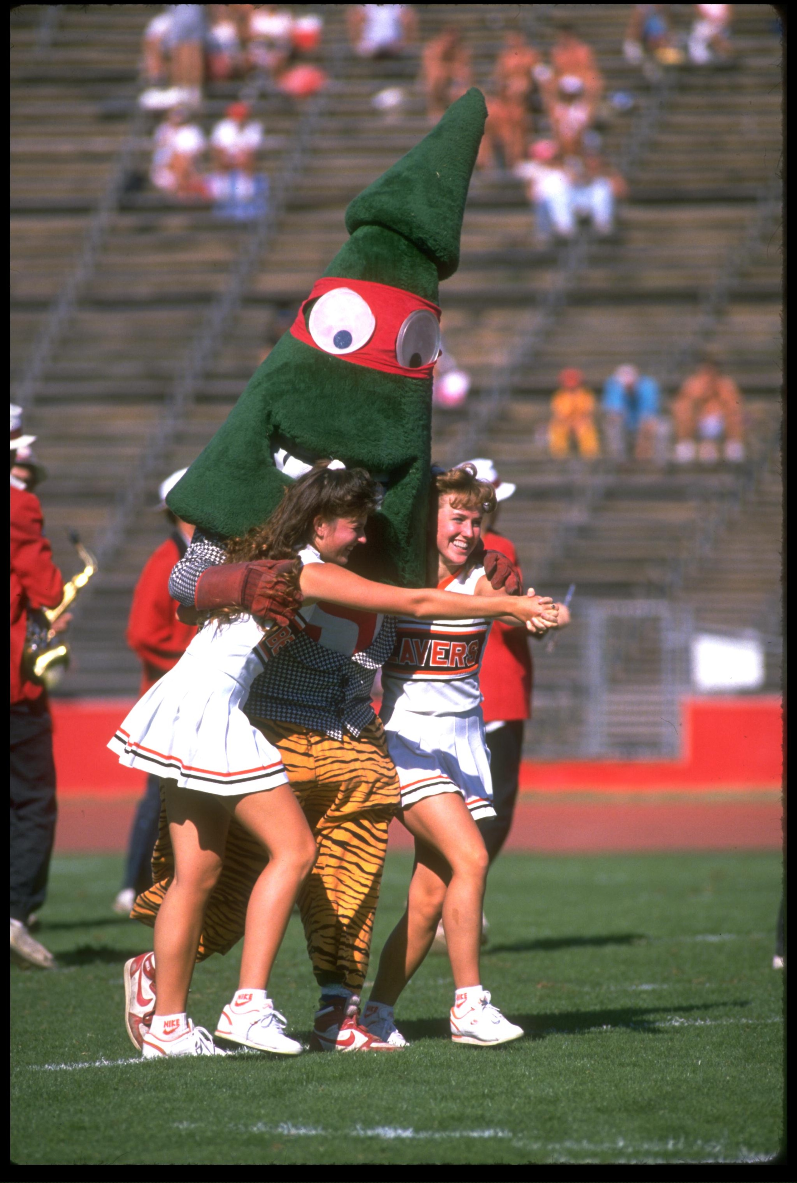 1988:  STANFORD''S TREE MASCOT DANCES WITH SOME OREGON STATE CHEERLEADERS DURING THEIR GAME AT STANFORD STADIUM IN PALO ALTO, CALIFORNIA.  MANDATORY CREDIT: OTTO GREULE/ALLSPORT.