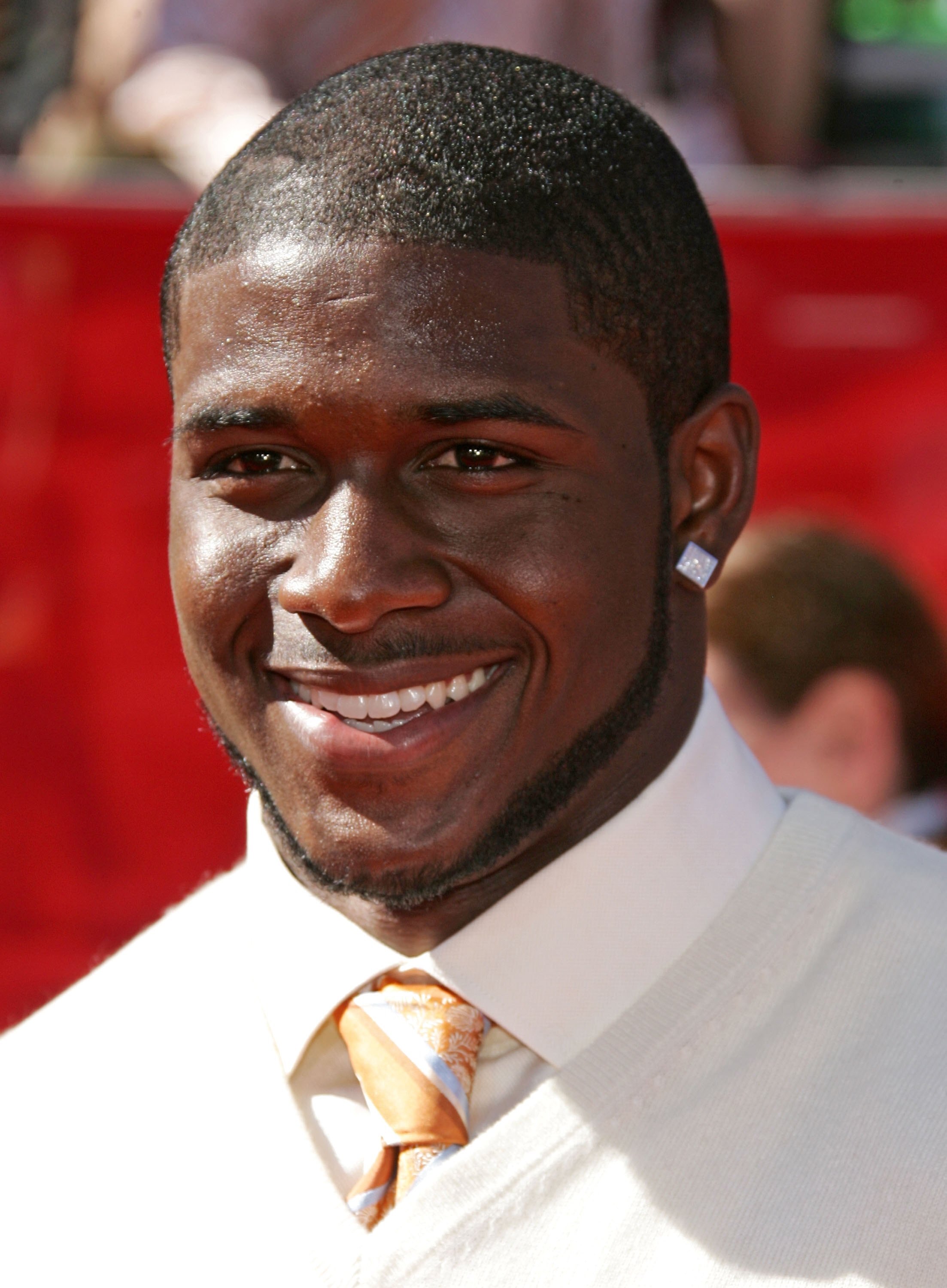 HOLLYWOOD - JULY 12: Football player Reggie Bush arrives at the 2006 ESPY Awards at the Kodak Theatre on July 12, 2006 in Hollywood, California. (Photo by Frazer Harrison/Getty Images) HOLLYWOOD - JULY 12: Football player Reggie Bush arrives at the 2006 ESPY Awards at the Kodak Theatre on July 12, 2006 in Hollywood, California. (Photo by Frazer Harrison/Getty Images)