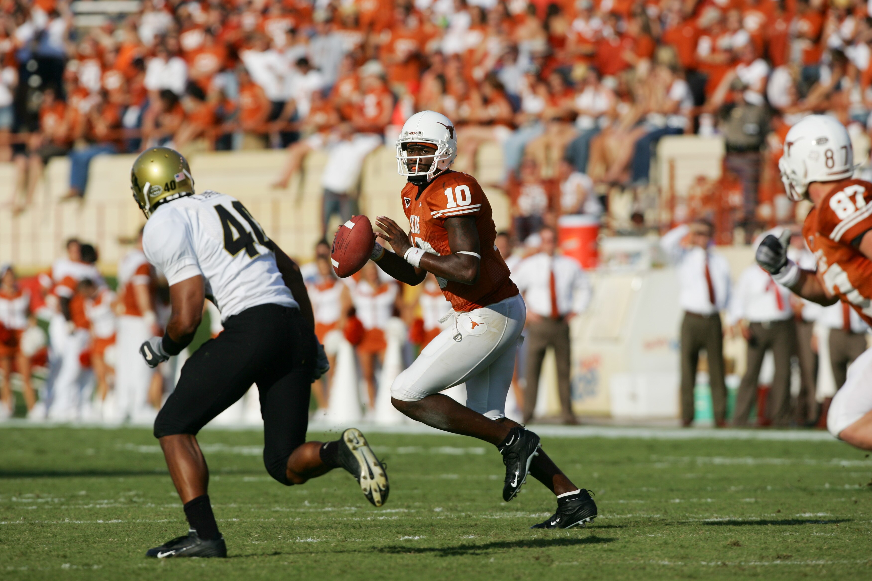 AUSTIN, TX -  OCTOBER 15:  Quarterback Vince Young #10 of the Texas Longhorns rolls out against the Colorado Buffaloes at Darrell K Royal-Texas Memorial Stadium on October 15, 2005 in Austin, Texas.  Texas won 42-17.  (Photo by Harry How/Getty Images)