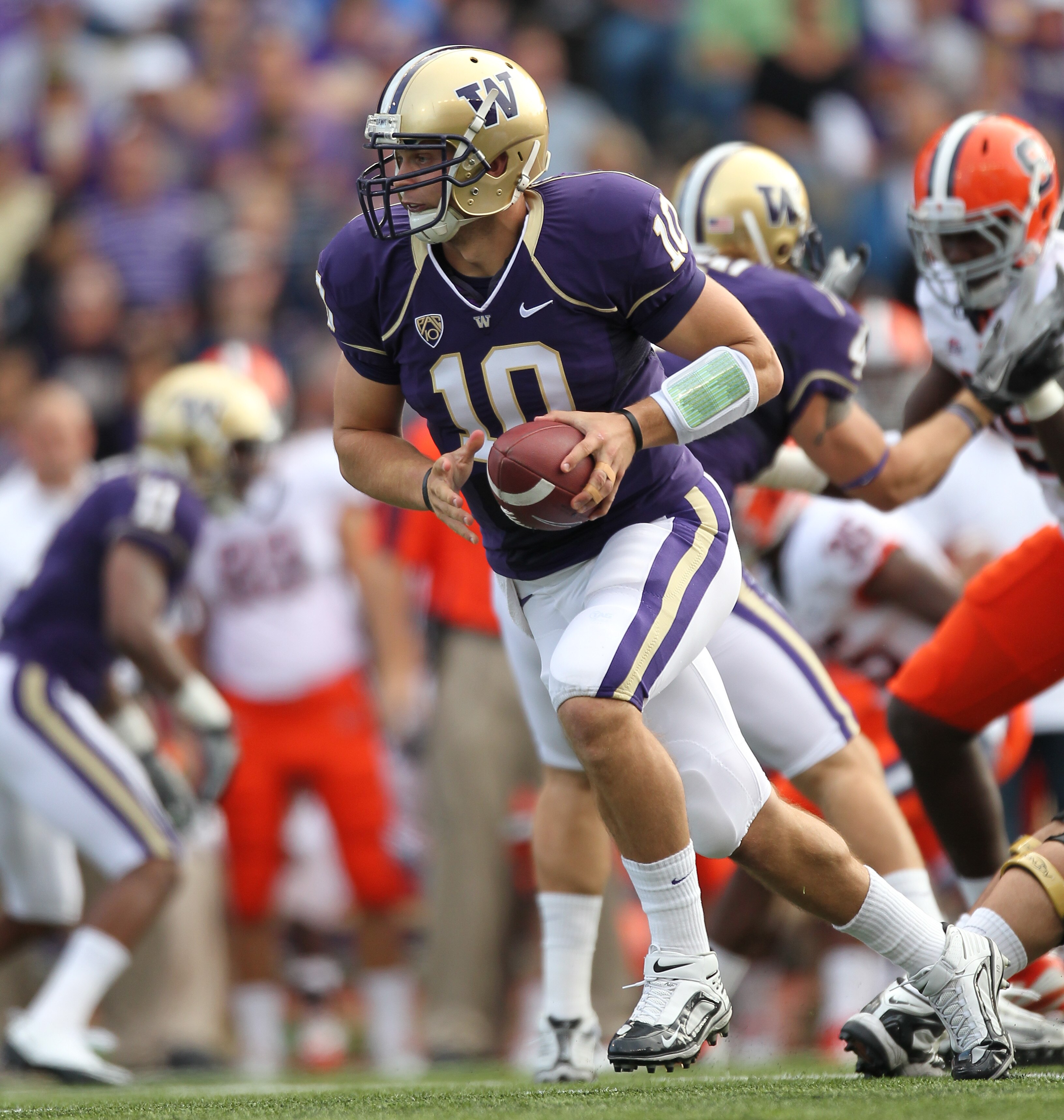 SEATTLE - SEPTEMBER 11:  Quarterback Jake Locker #10 of the Washington Huskies drops back against the Syracuse Orange on September 11, 2010 at Husky Stadium in Seattle, Washington. (Photo by Otto Greule Jr/Getty Images)