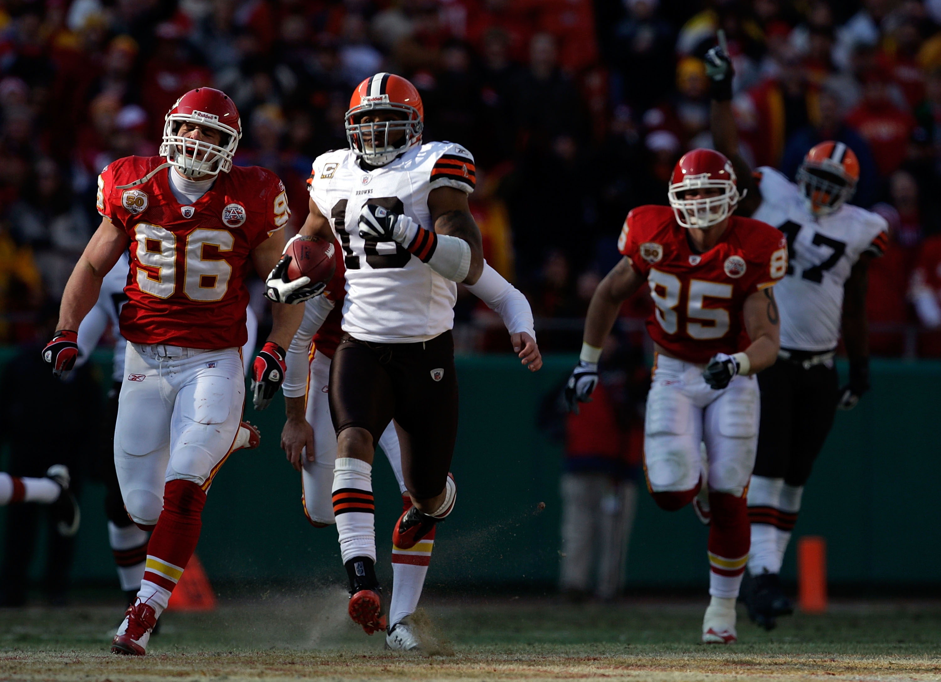 KANSAS CITY, MO - DECEMBER 20:  Joshua Cribbs #16 of the Cleveland Browns returns his second kickoff of the day for a touchdown to set an NFL record of 8 in a season during the game against the Kansas City Chiefs on December 20, 2009 at Arrowhead Stadium