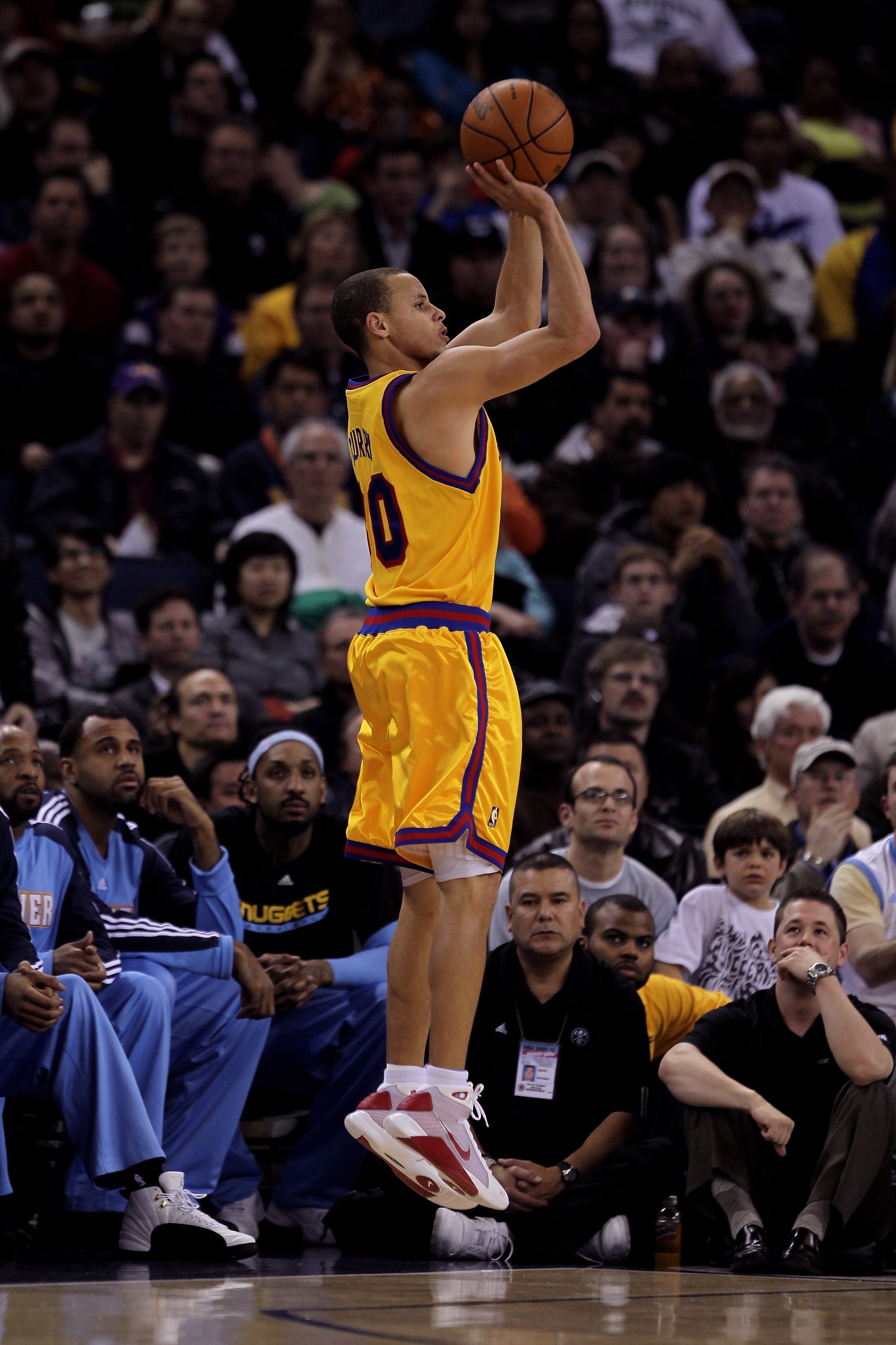 OAKLAND, CA - JANUARY 20:  Stephen Curry #30 of the Golden State Warriors in action during their game against the Denver Nuggets at Oracle Arena on January 20, 2010 in Oakland, California.  NOTE TO USER: User expressly acknowledges and agrees that, by dow