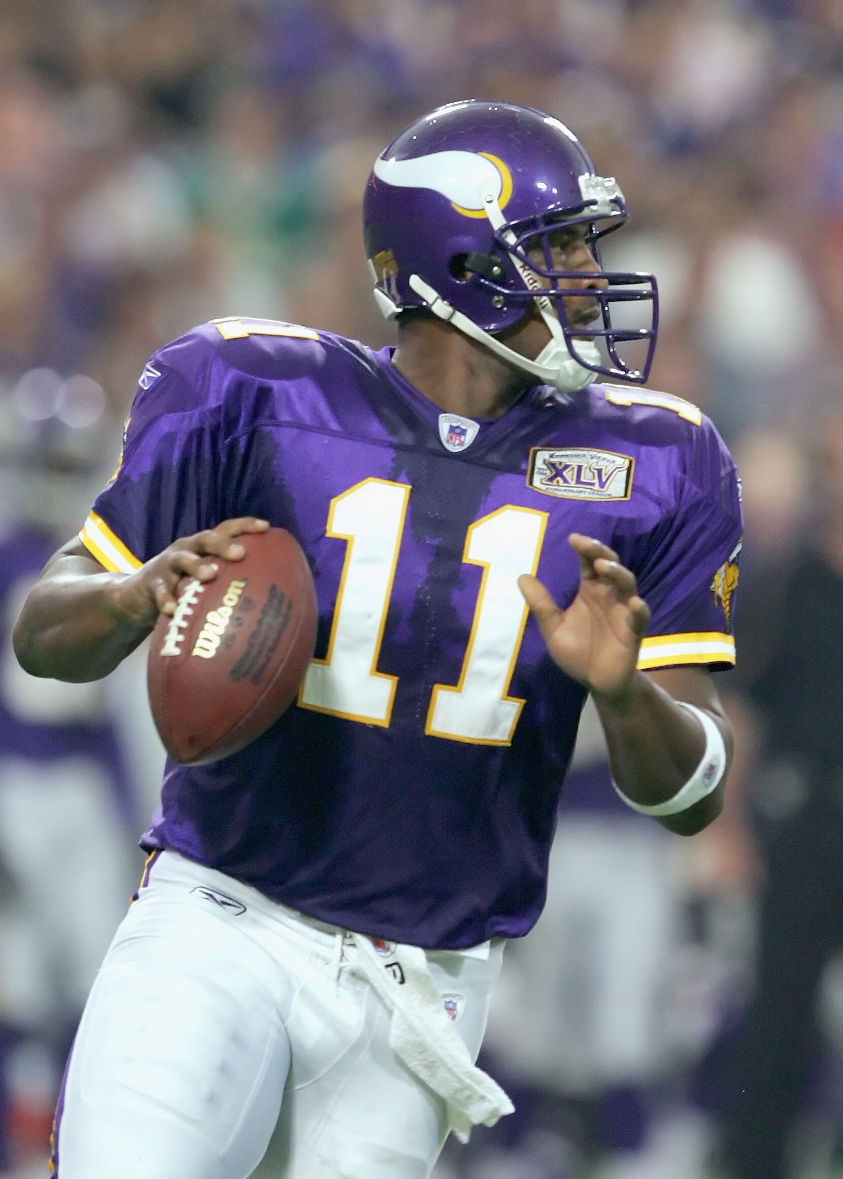 MINNEAPOLIS, MN - SEPTEMBER 11:   Quarterback Daunte Culpepper #11 of the Minnesota Vikings looks to pass during the game against the Tampa Bay Buccaneers on September 11, 2005 at H.H.H. Metrodome in Minneapolis, Minnesota.  (Photo by Lisa Blumenfeld/Gett