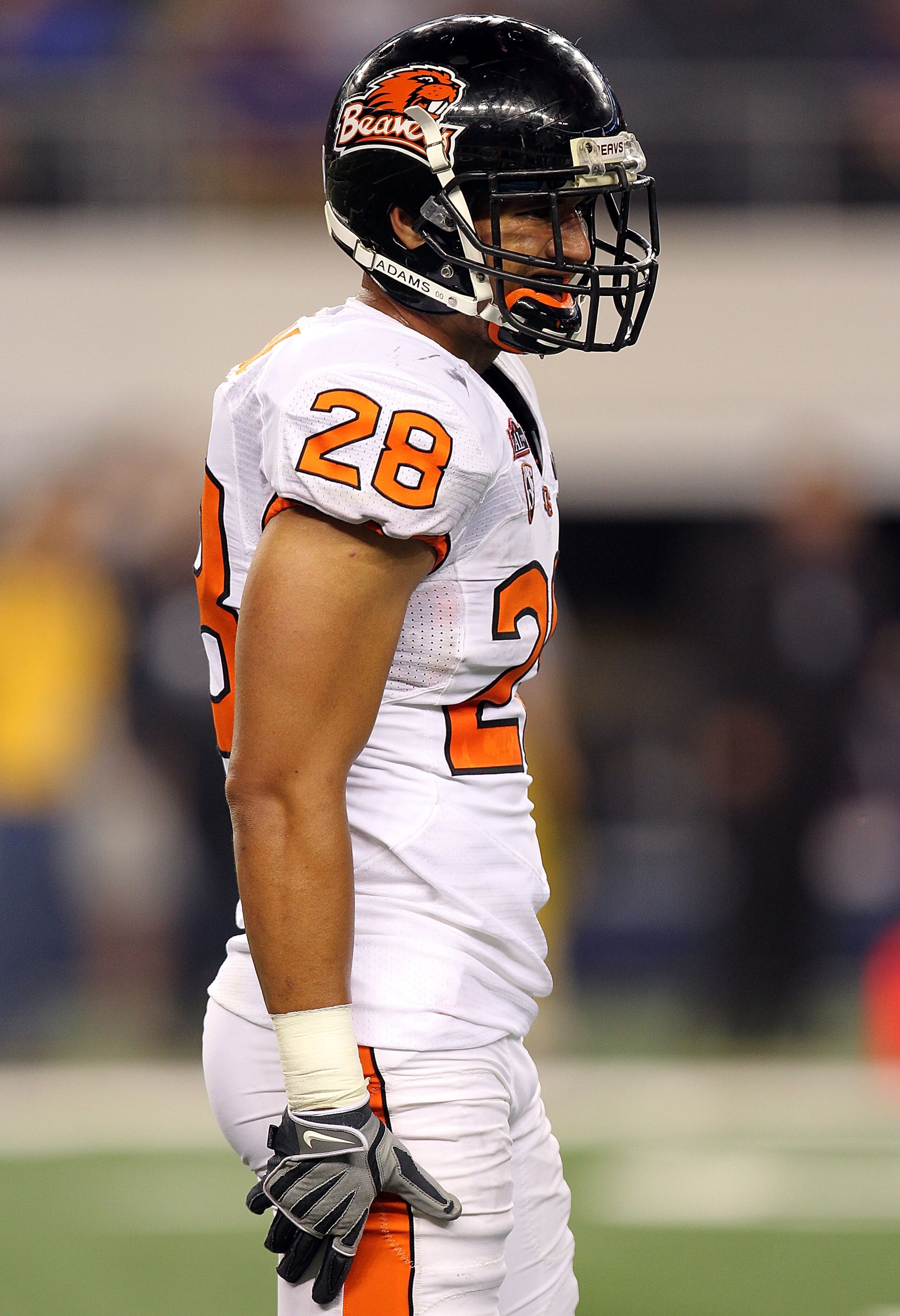 ARLINGTON, TX - SEPTEMBER 04:  Safety Suaesi Tuimaunei #28 of the Oregon State Beavers at Cowboys Stadium on September 4, 2010 in Arlington, Texas.  (Photo by Ronald Martinez/Getty Images)