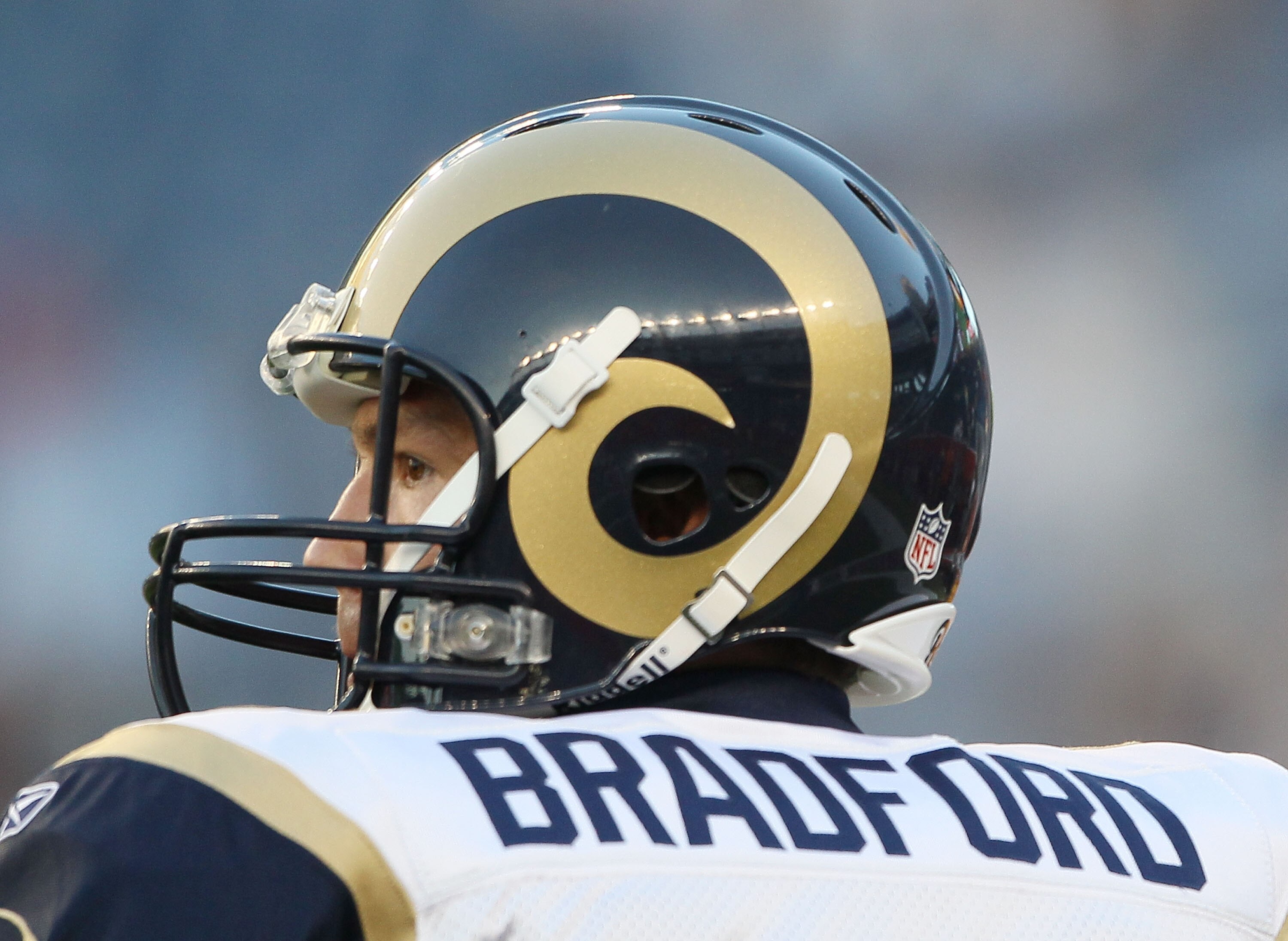 FOXBORO, MA - AUGUST 26:  Sam Bradford #8 of the St. Louis Rams warms up before the game against the New England Patriots on August 26, 2010 at Gillette Stadium in Foxboro, Massachusetts.  (Photo by Elsa/Getty Images)