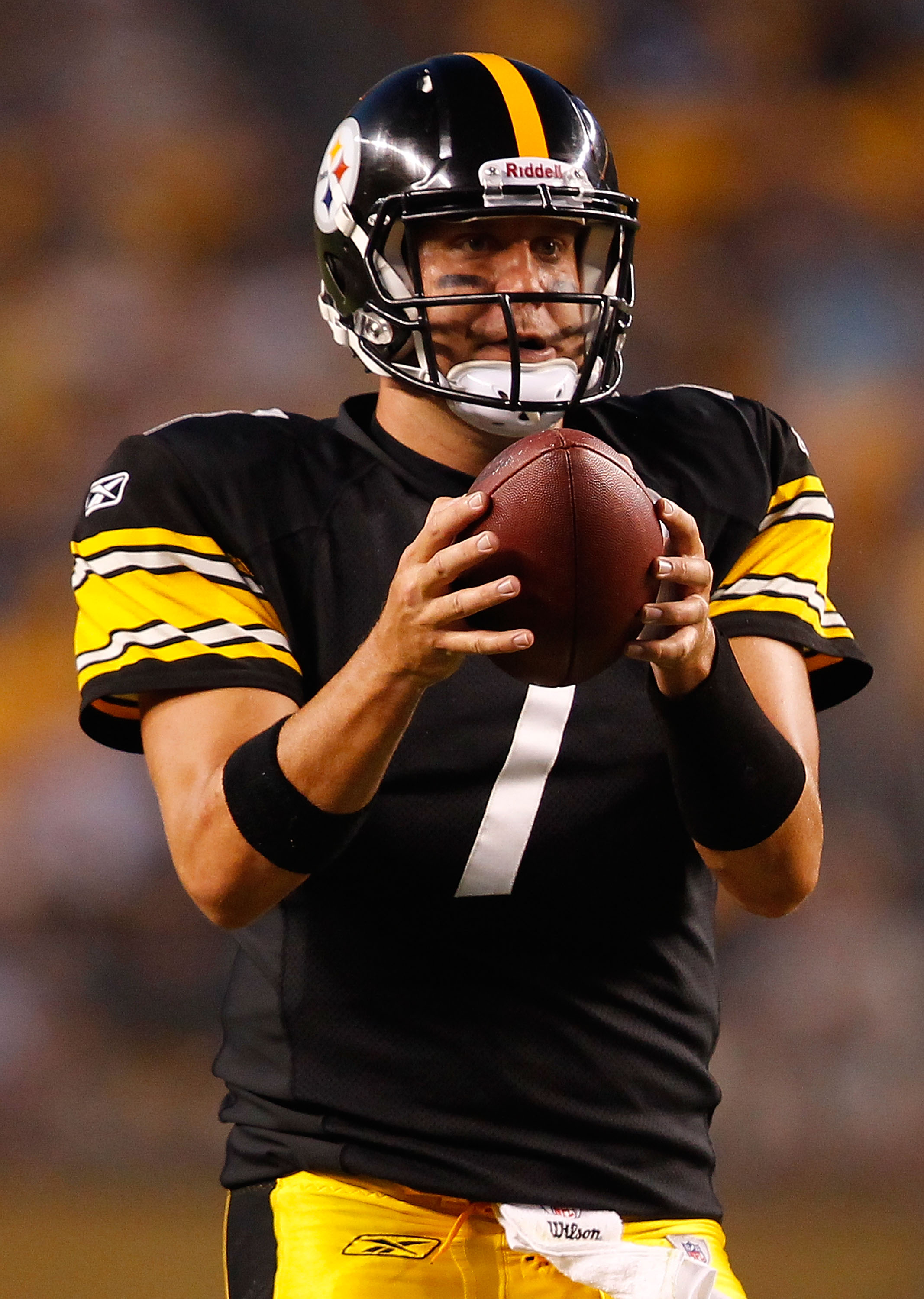 PITTSBURGH - SEPTEMBER 02: Ben Roethlisberger #7 of the Pittsburgh Steelers drops back to pass against the Carolina Panthers during the preseason game on September 2, 2010 at Heinz Field in Pittsburgh, Pennsylvania. (Photo by Jared Wickerham/Getty Images)