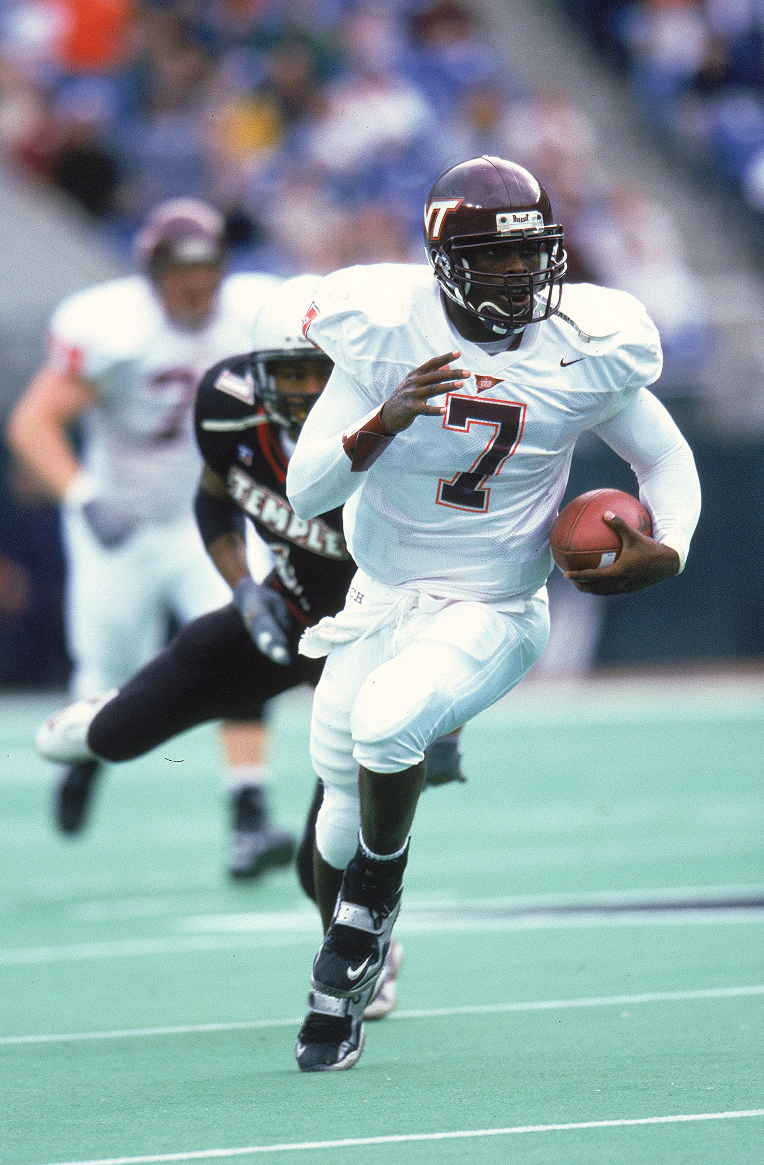 20 Nov 1999: Michael Vick #7 of the Virginia Tech Hokies carries the ball during a game against the Temple Owls at the Veterans Stadium in Philadelphia, Pennsyvania. The Hokies defeated the Owls 62-7. Mandatory Credit: Doug Pensinger  /Allsport