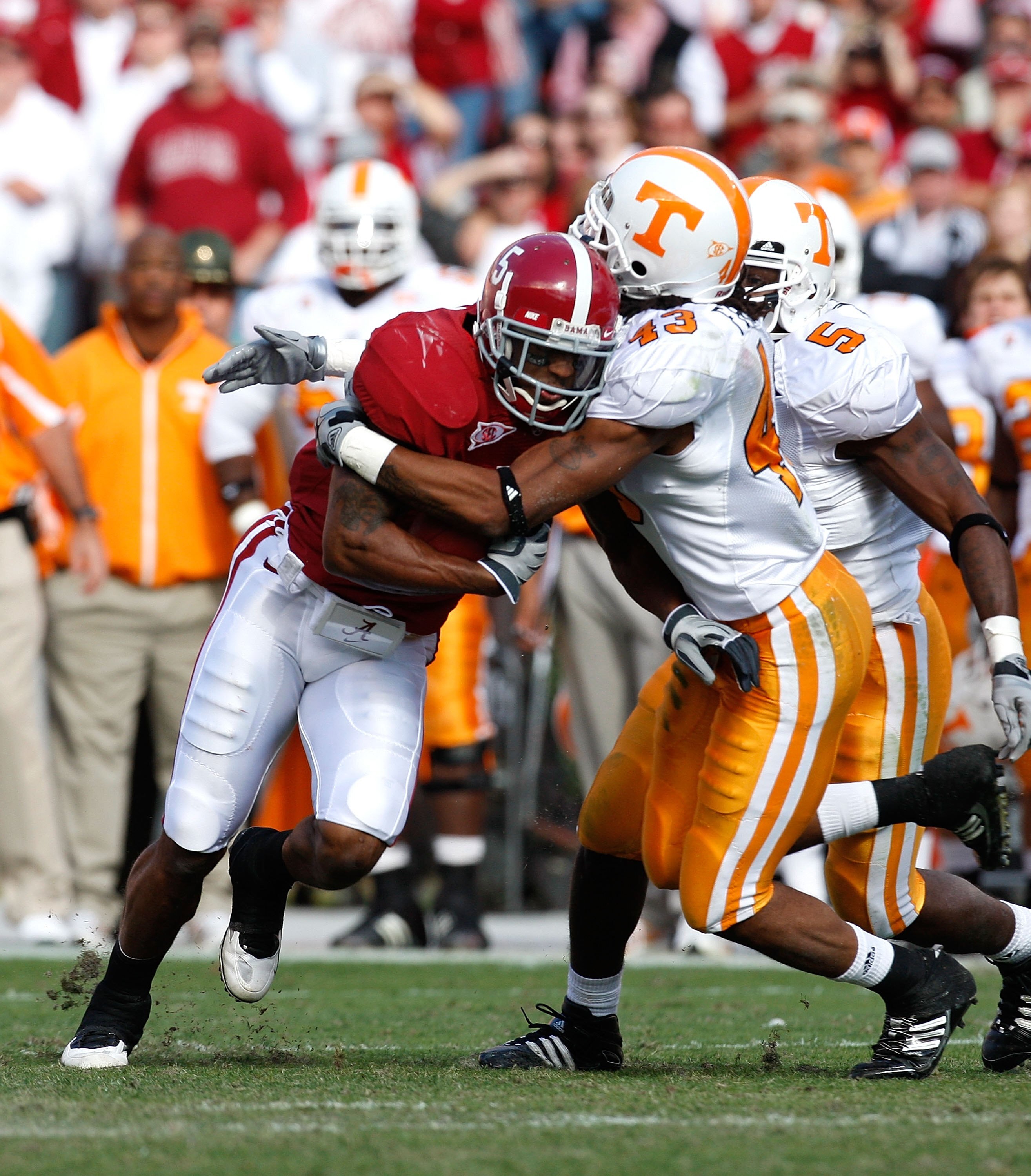 TUSCALOOSA, AL - OCTOBER 24: Roy Upchurch #5 of the Alabama Crimson Tide against Savion Frazier #43 of the Tennessee Volunteers at Bryant-Denny Stadium on October 24, 2009 in Tuscaloosa, Alabama. (Photo by Kevin C. Cox/Getty Images) TUSCALOOSA, AL - OCTOBER 24: Roy Upchurch #5 of the Alabama Crimson Tide against Savion Frazier #43 of the Tennessee Volunteers at Bryant-Denny Stadium on October 24, 2009 in Tuscaloosa, Alabama. (Photo by Kevin C. Cox/Getty Images)