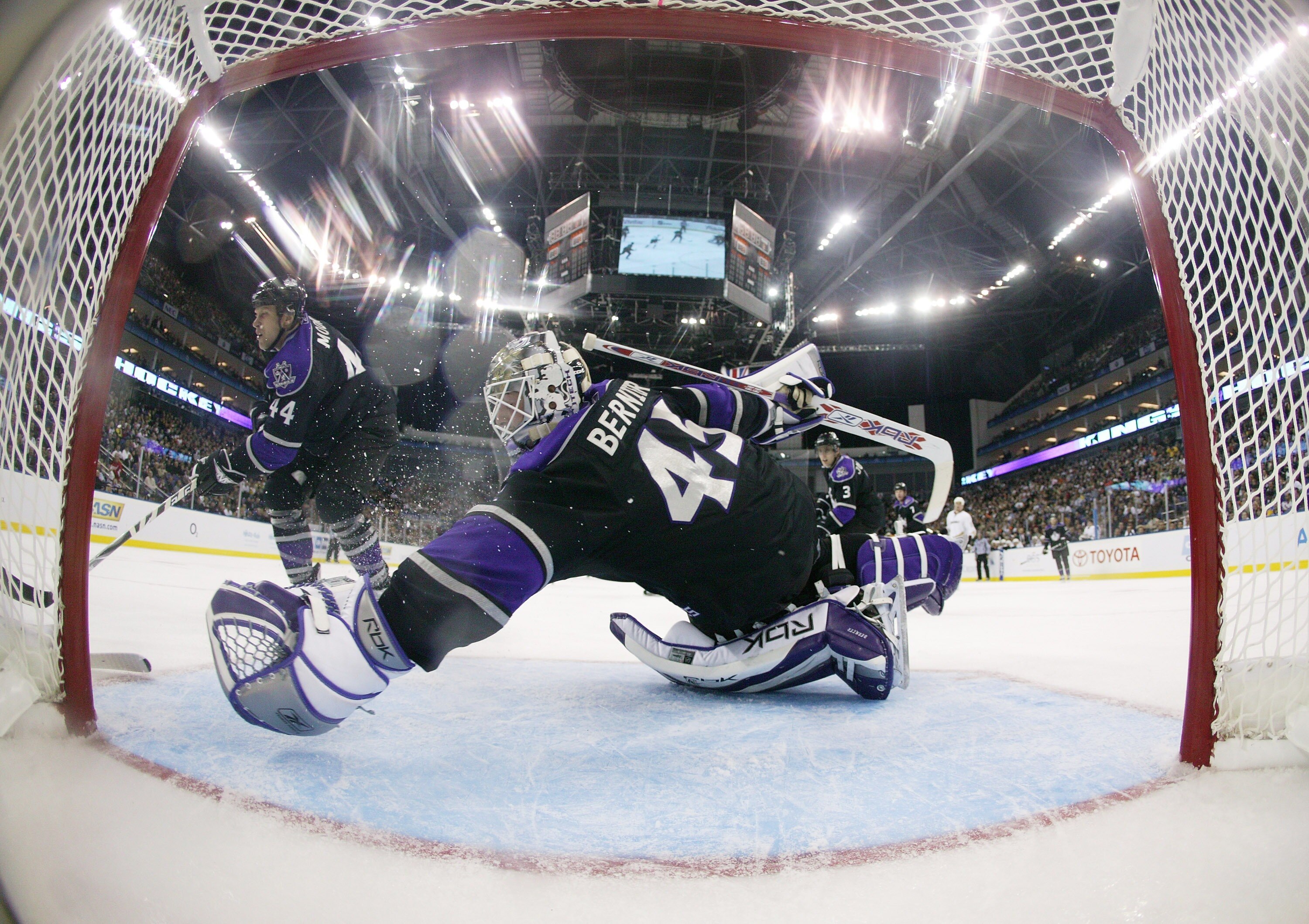 LONDON - SEPTEMBER 29:  Jonathan Bernier #45 of Los Angeles Kings makes a save during the NHL season opening game between Anaheim Ducks and Los Angeles Kings at O2 Arena on September 29, 2007 in London, England.  (Photo by Bruce Bennett/Getty Images)