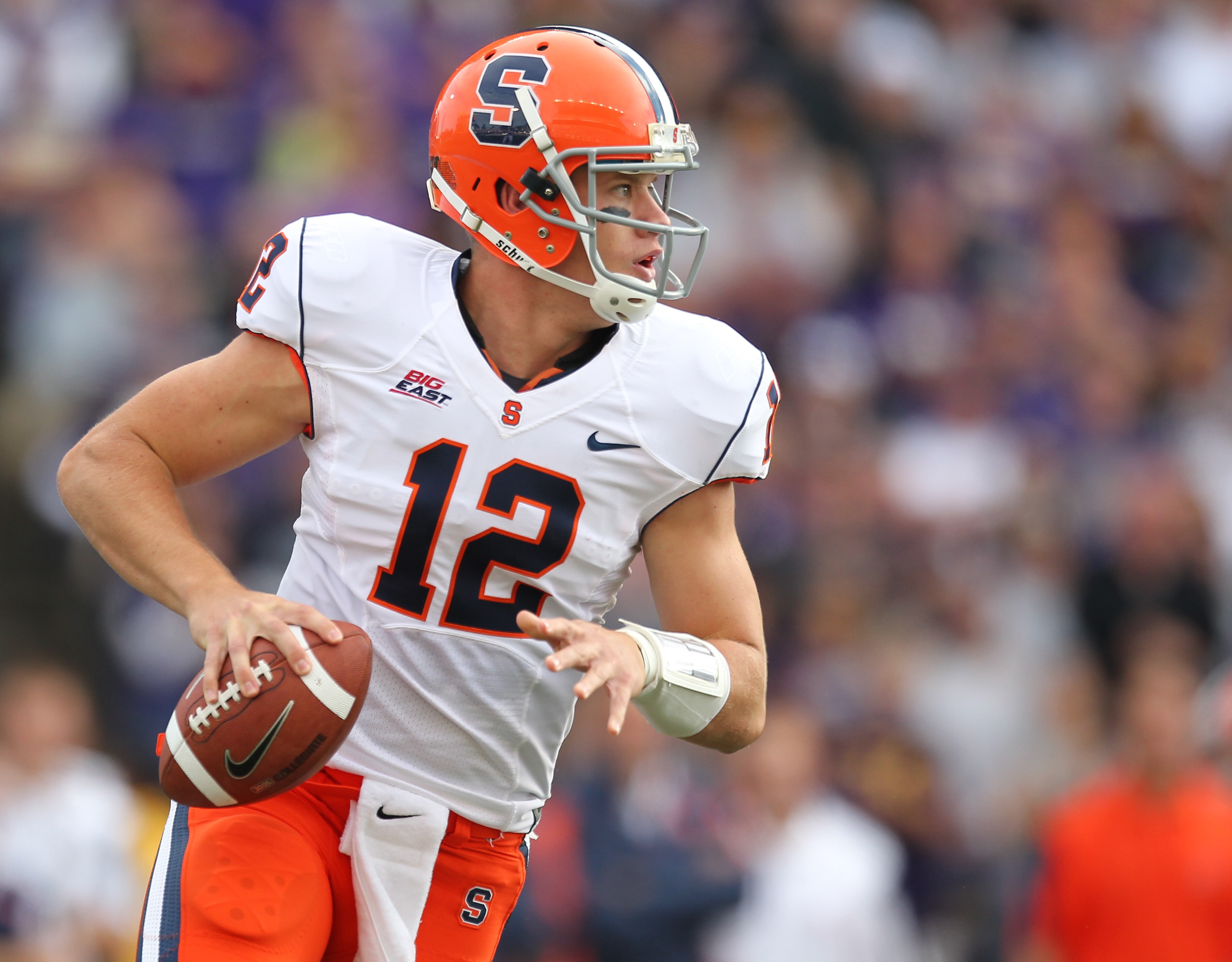 SEATTLE - SEPTEMBER 11:  Quarterback Ryan Nassib #12 of the Syracuse Orange looks to pass against the Washington Huskies on September 11, 2010 at Husky Stadium in Seattle, Washington. (Photo by Otto Greule Jr/Getty Images)