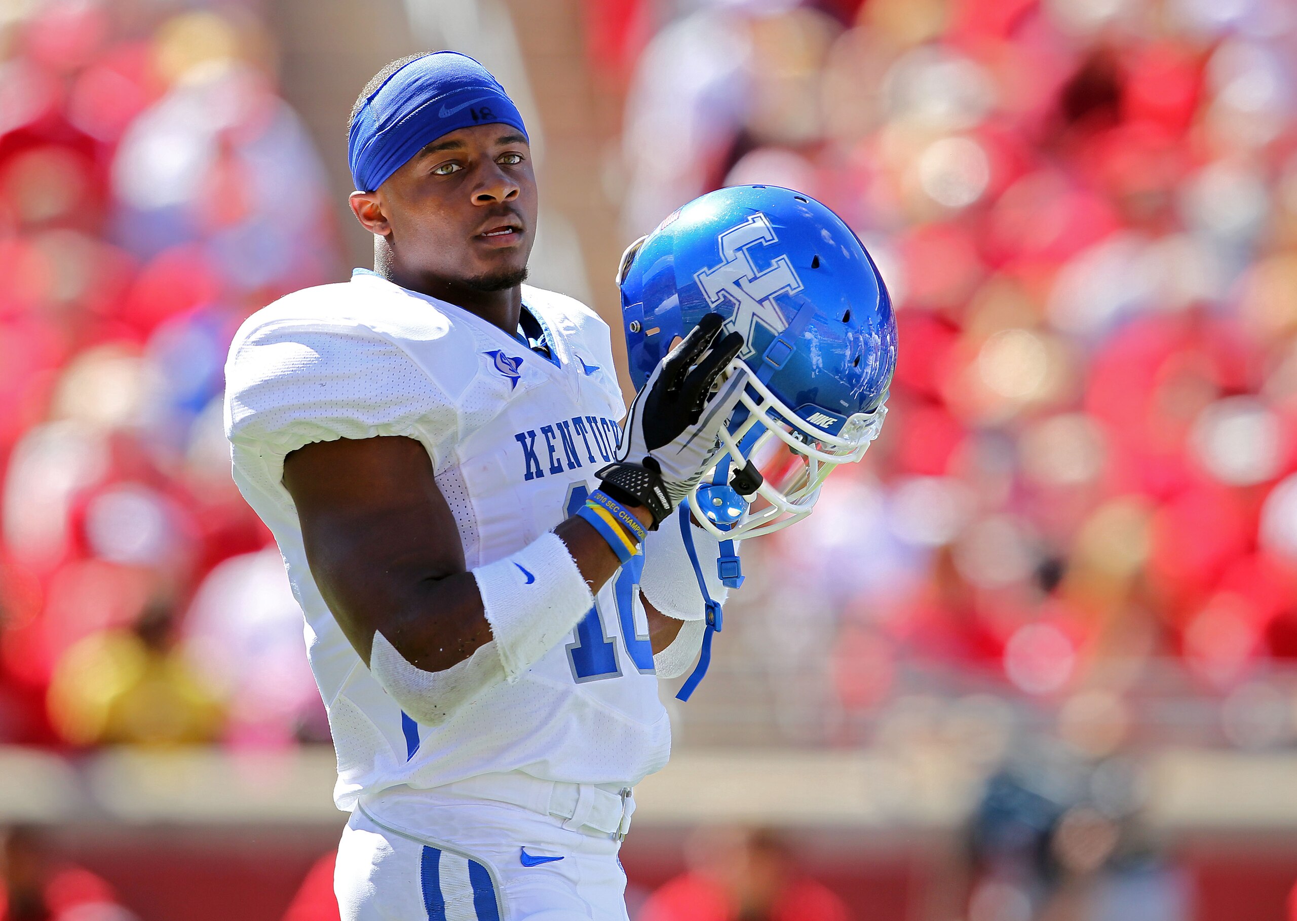 LOUISVILLE, KY - SEPTEMBER 04:  Randall Cobb #18 of the Kentucky Wildcats waits for play to resume during the game against the Louisville Cardinals at Papa John's Cardinal Stadium on September 4, 2010 in Louisville, Kentucky.  (Photo by Andy Lyons/Getty I