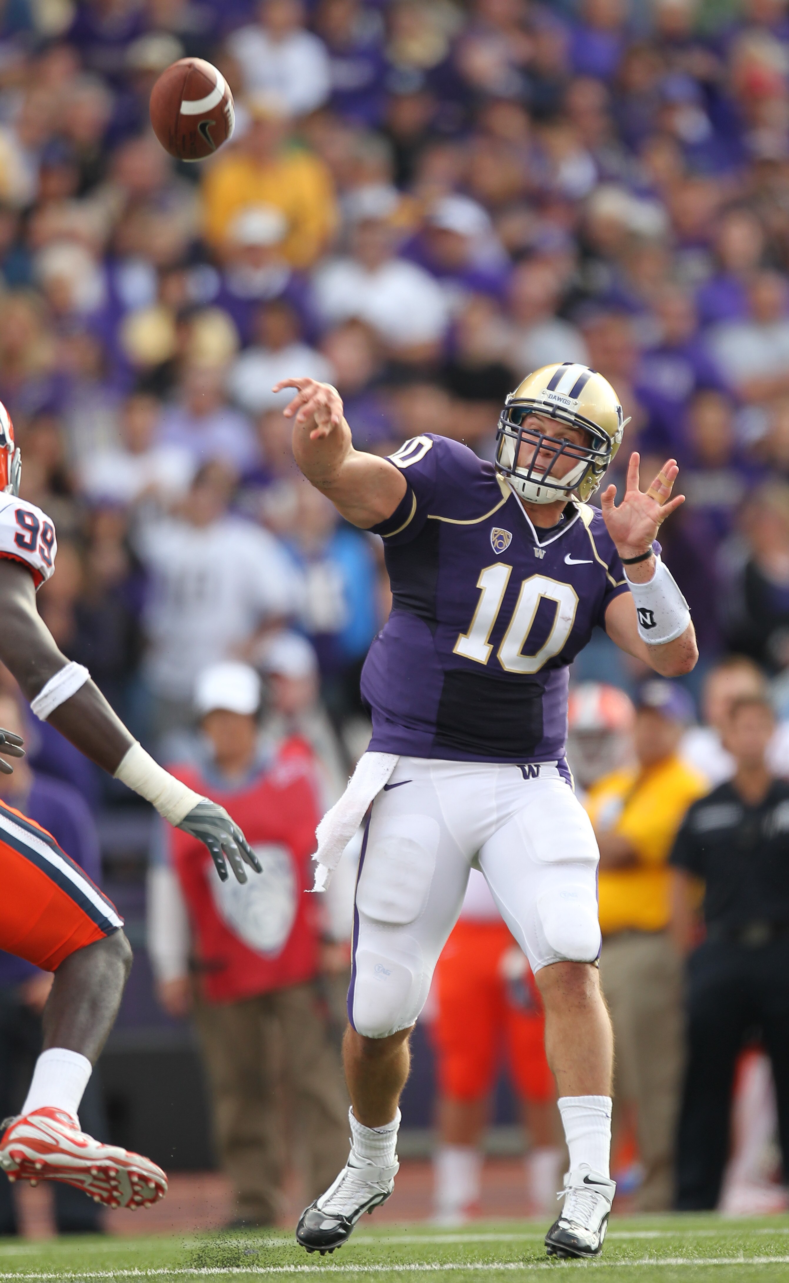 SEATTLE - SEPTEMBER 11:  Quarterback Jake Locker #10 of the Washington Huskies passes against the Syracuse Orange on September 11, 2010 at Husky Stadium in Seattle, Washington. (Photo by Otto Greule Jr/Getty Images)