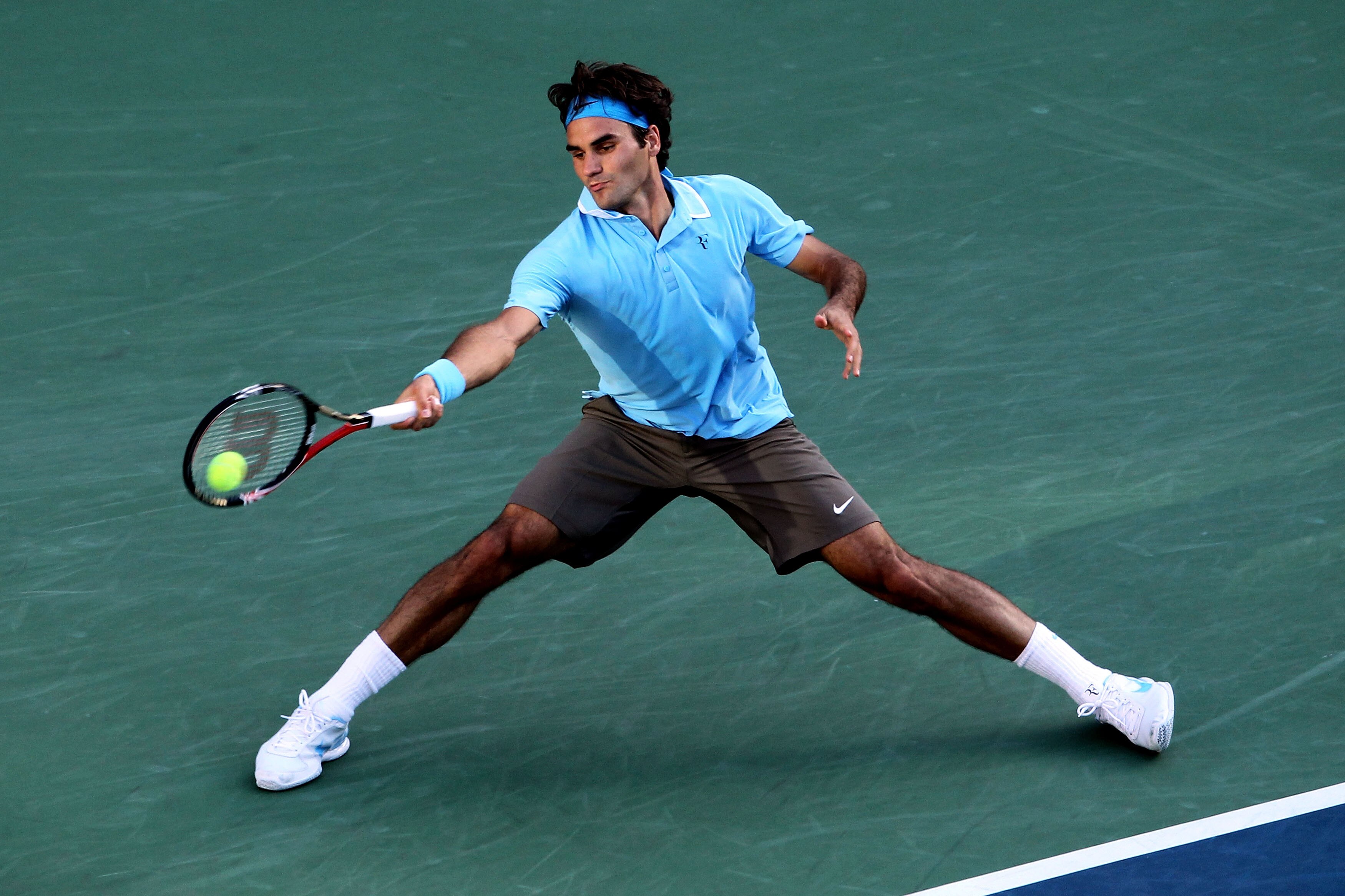 NEW YORK - SEPTEMBER 11:  Roger Federer of Switzerland returns a shot against Novak Djokovic of Serbia during his men's singles semifinal match on day thirteen of the 2010 U.S. Open at the USTA Billie Jean King National Tennis Center on September 11, 2010