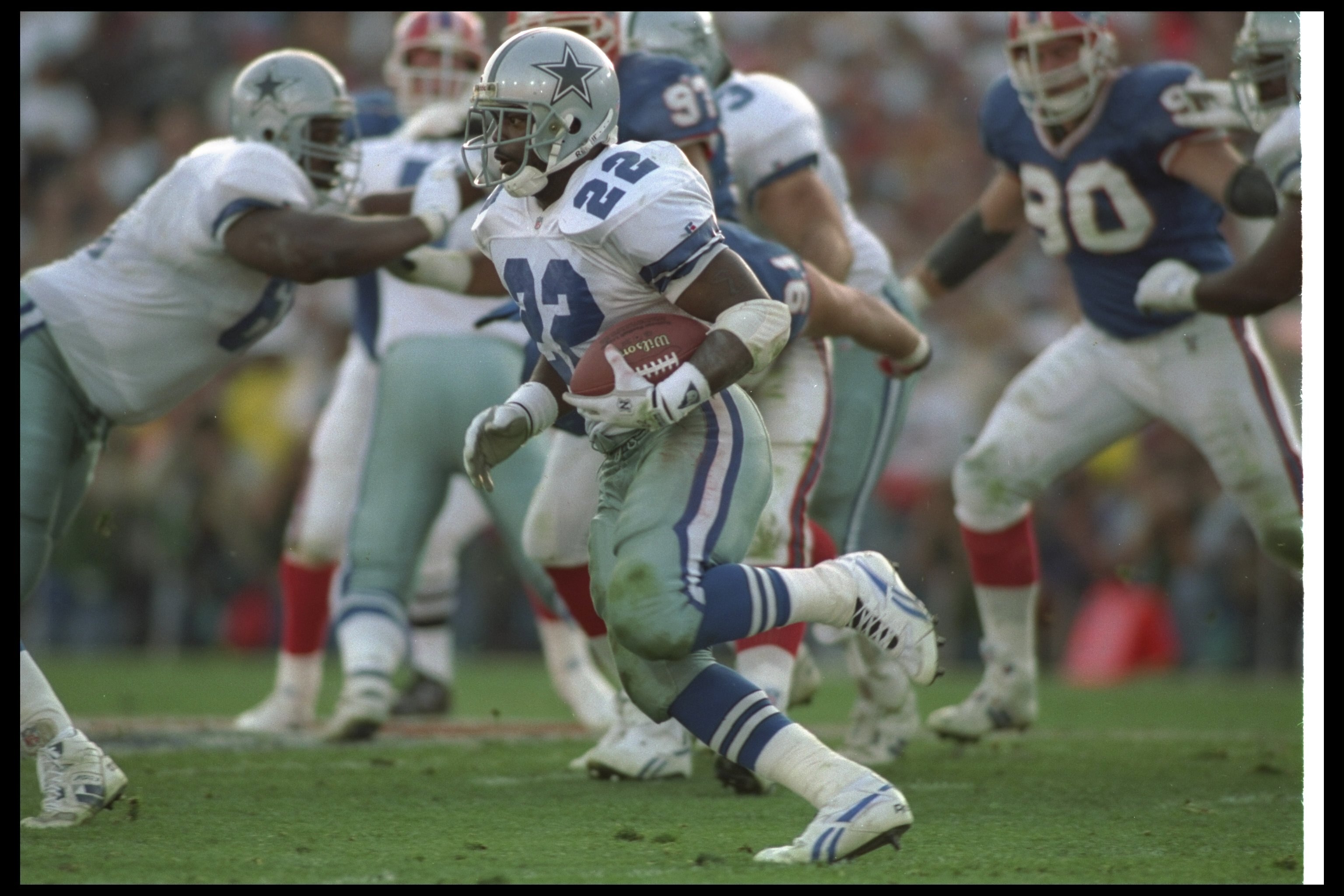 31 Jan 1993:  Running back Emmitt Smith of the Dallas Cowboys moves the ball during Super Bowl XXVII against the Buffalo Bills at the Rose Bowl in Pasadena, California.  The Cowboys won the game, 52-17. Mandatory Credit: Mike Powell  /Allsport