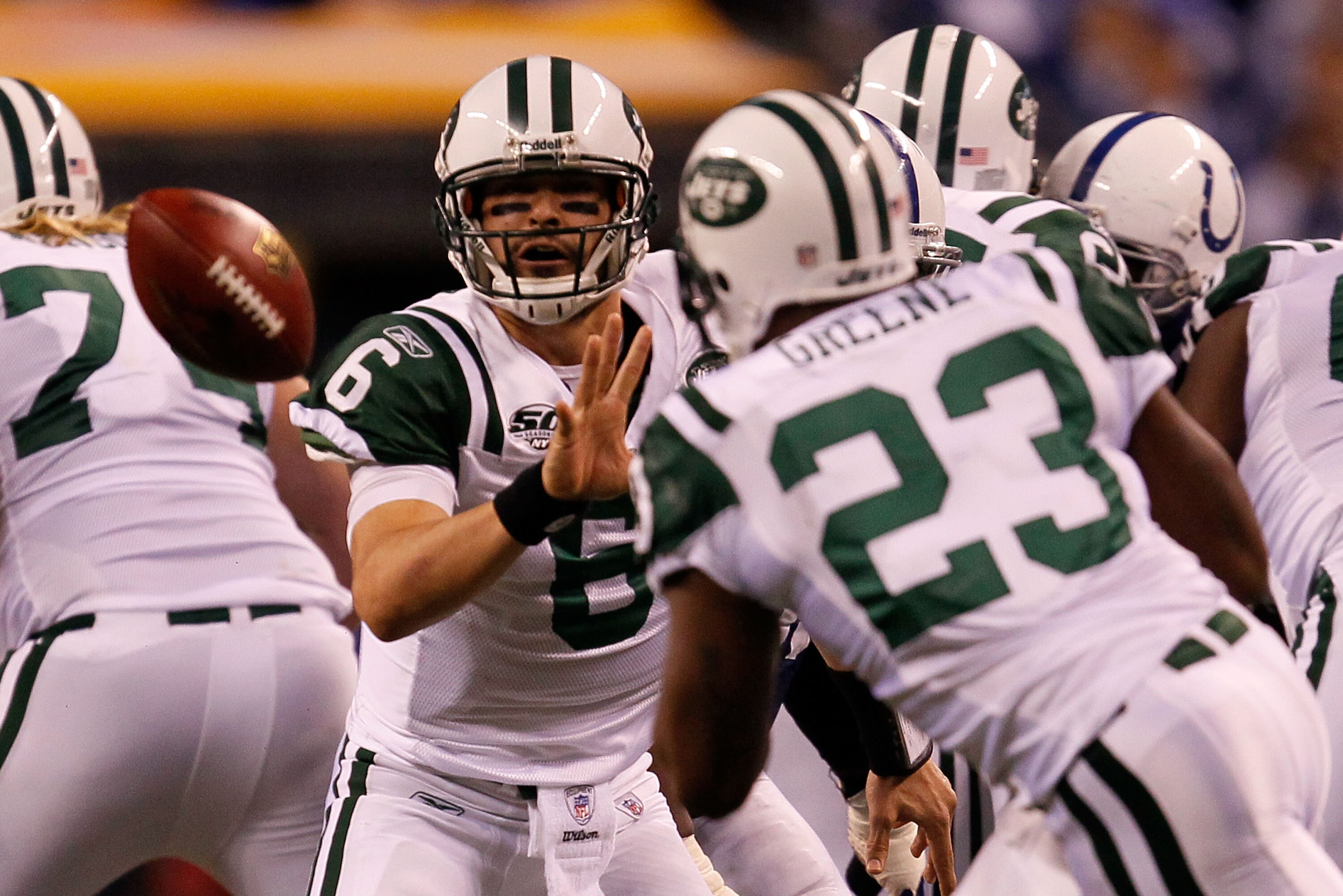INDIANAPOLIS - JANUARY 24:  Mark Sanchez #6 of the New York Jets passes to teammate Shonn Greene #23 while playing against the Indianapolis Colts during the second quarter of the AFC Championship Game at Lucas Oil Stadium on January 24, 2010 in Indianapol