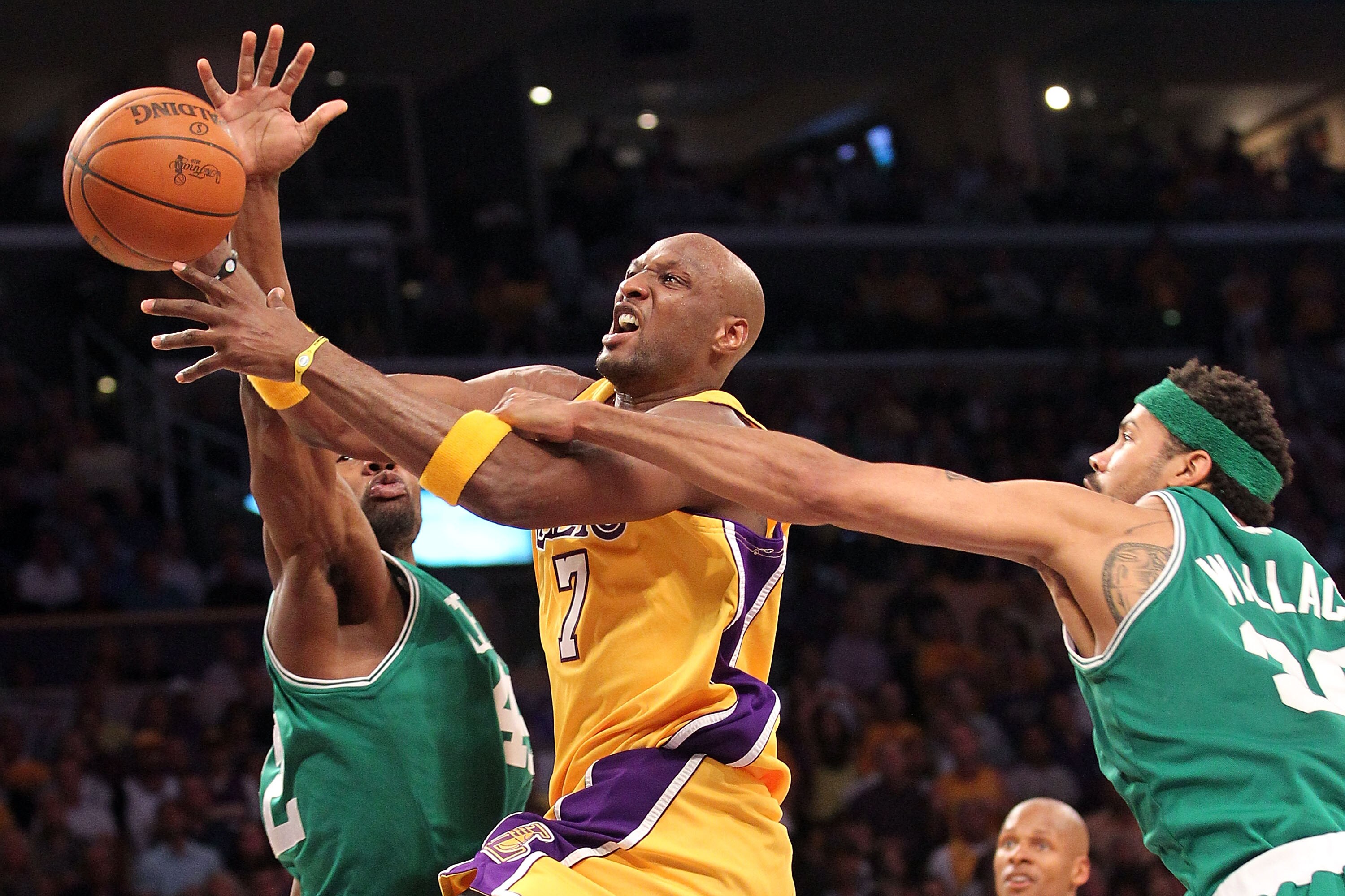 LOS ANGELES, CA - JUNE 17:  Lamar Odom #7 of the Los Angeles Lakers goes up for a shot between Tony Allen #42 and Rasheed Wallace #30 of the Boston Celtics in Game Seven of the 2010 NBA Finals at Staples Center on June 17, 2010 in Los Angeles, California.