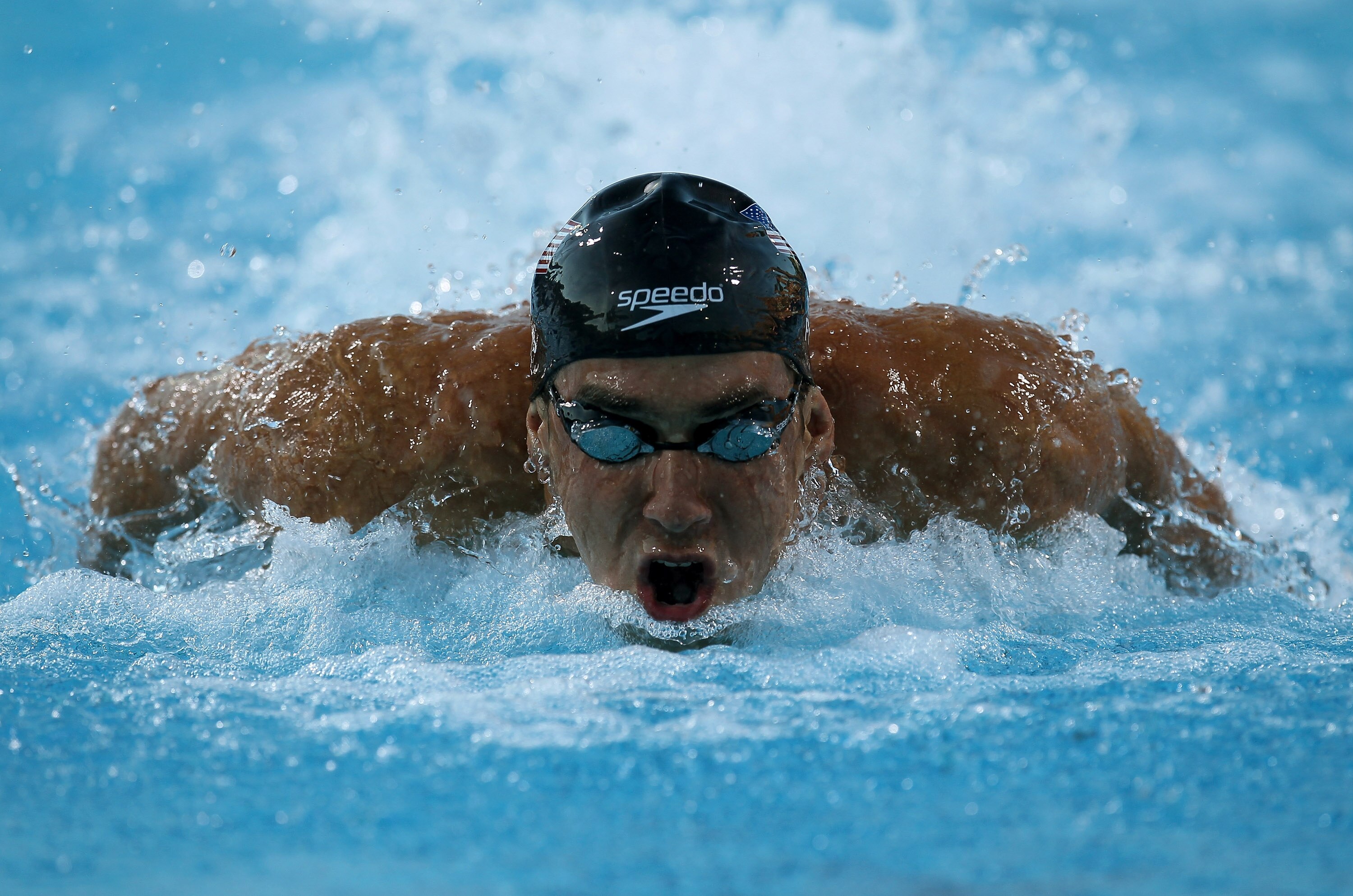 IRVINE, CA - AUGUST 20:  Michael Phelps swims on his way to winning the men's 100m butterfly during the Mutual of Omaha Pan Pacific Championships at the William Woollett Jr. Aquatic Center on August 20, 2010 in Irvine, California.  (Photo by Stephen Dunn/