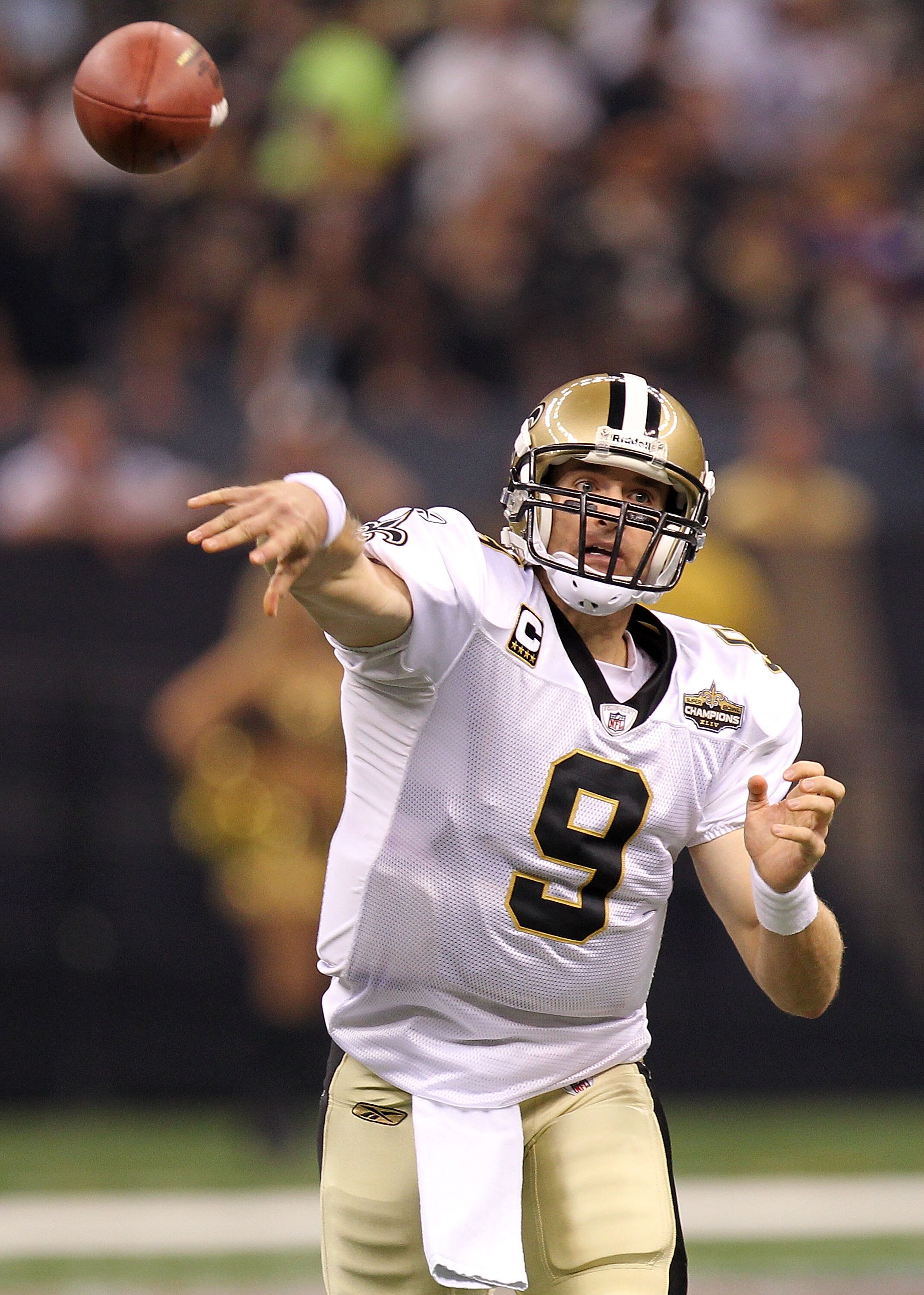 NEW ORLEANS - SEPTEMBER 09:  Quarterback Drew Brees #9 of the New Orleans Saints at Louisiana Superdome on September 9, 2010 in New Orleans, Louisiana.  (Photo by Ronald Martinez/Getty Images)