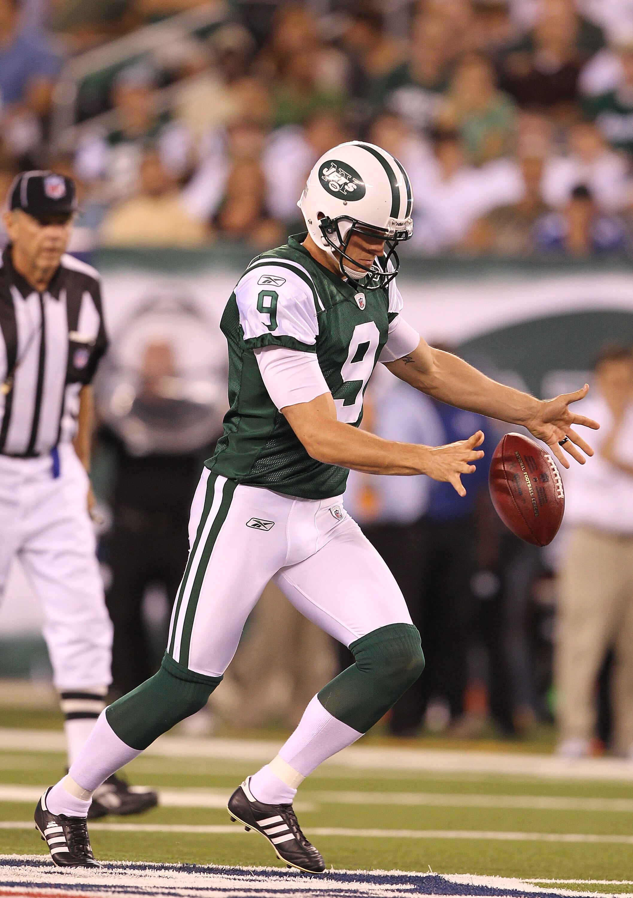 EAST RUTHERFORD, NJ - AUGUST 27:  Steve Weatherford #9 of the New York Jetsin action against the Washington Redskins  during their preseason game on August 27, 2010 at the New Meadowlands Stadium  in East Rutherford, New Jersey.  (Photo by Al Bello/Getty 