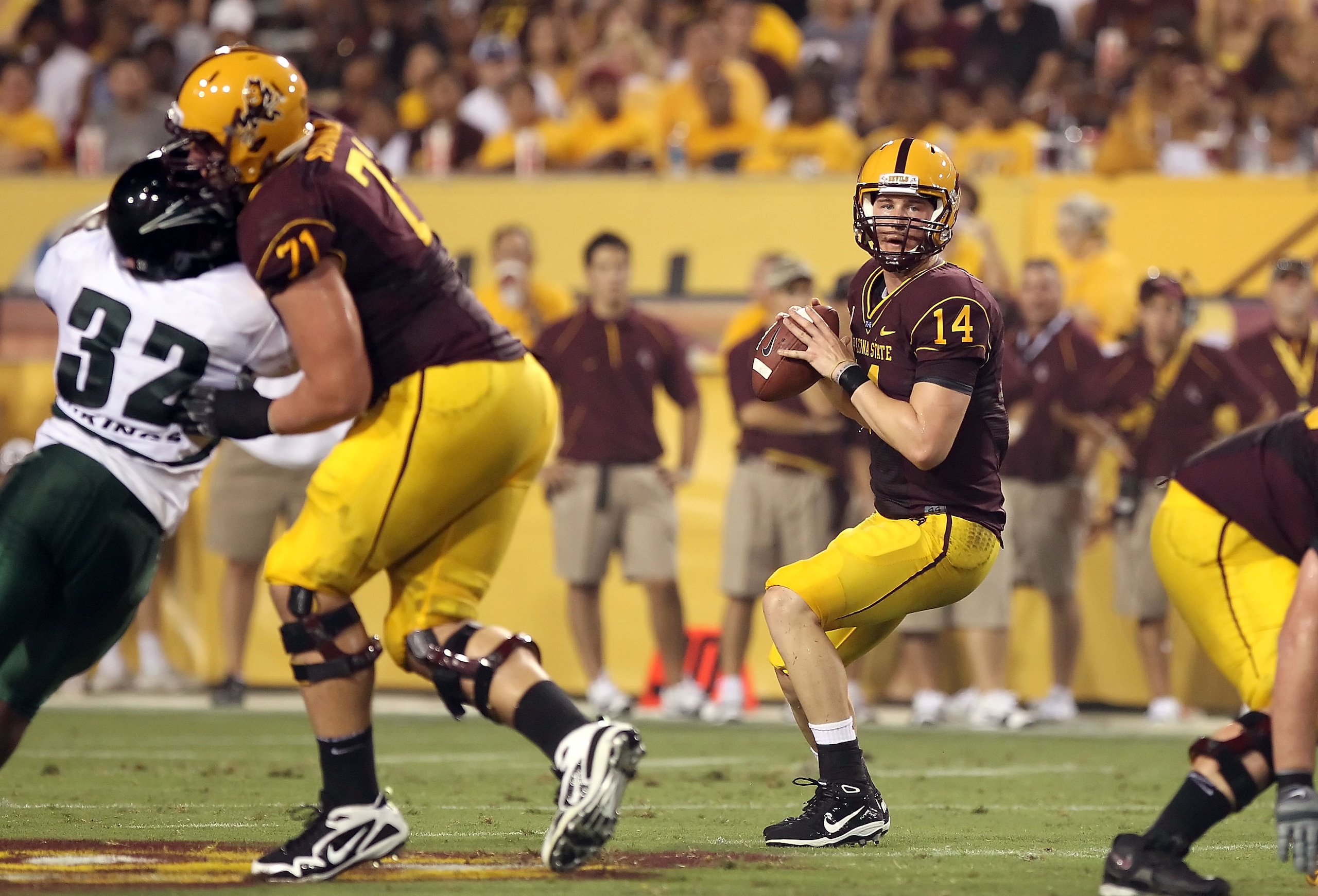 TEMPE, AZ - SEPTEMBER 04:  Quarterback Steven Threet #14 of the Arizona State Sun Devils throws a pass during the college football game against the Portland State Vikings at Sun Devil Stadium on September 4, 2010 in Tempe, Arizona.  The Sun Devils defeate