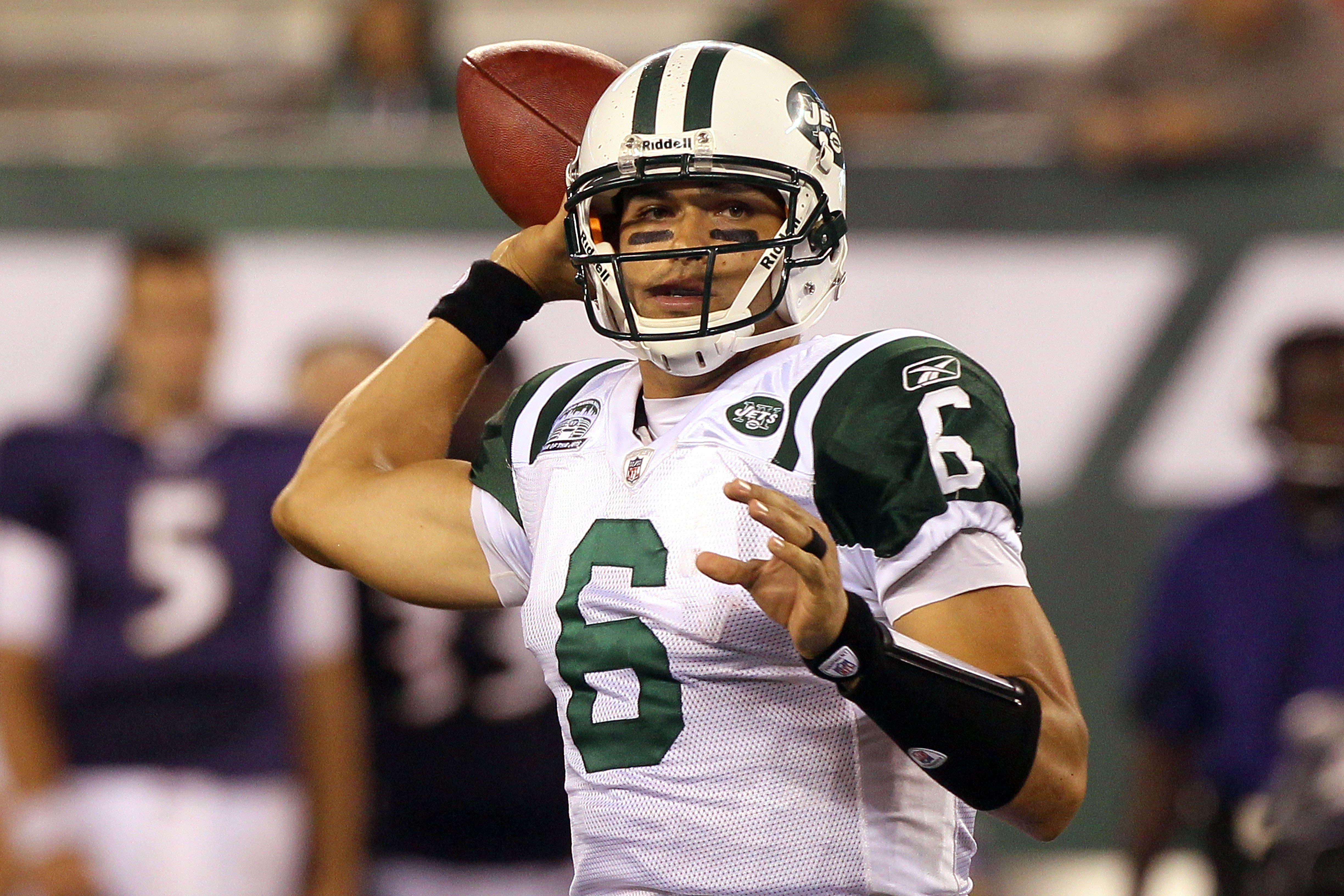 EAST RUTHERFORD, NJ - SEPTEMBER 13:  Mark Sanchez #6 of the New York Jets throws a pass against the Baltimore Ravens during their home opener at the New Meadowlands Stadium on September 13, 2010 in East Rutherford, New Jersey.  (Photo by Jim McIsaac/Getty
