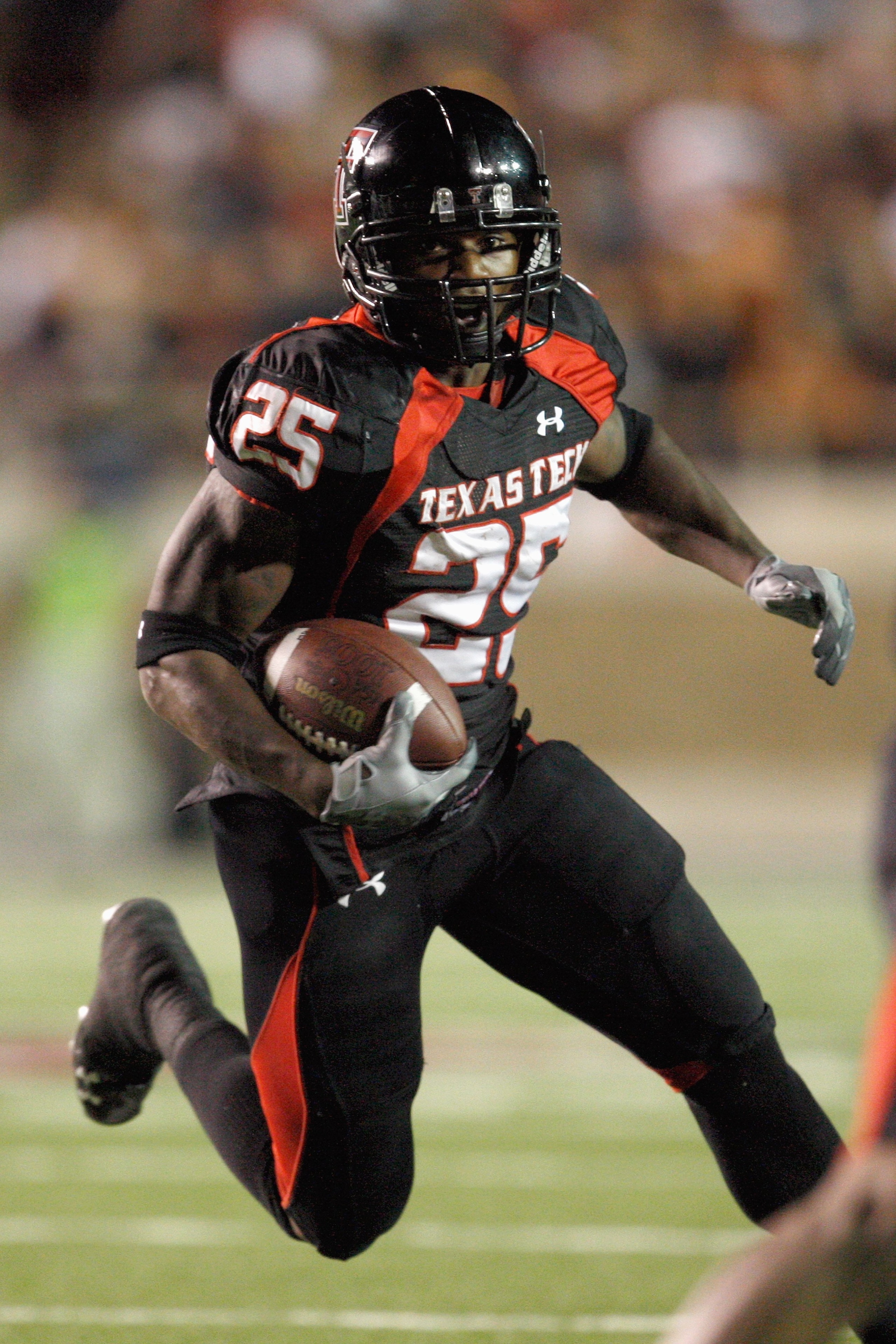 LUBBOCK, TEXAS - NOVEMBER 1:  Baron Batch #25 of the Texas Tech Red Raiders carries the ball during the game against the Texas Longhorns on November 1, 2008 at Jones Stadium in Lubbock, Texas. (Photo by: Jamie Squire/Getty Images)