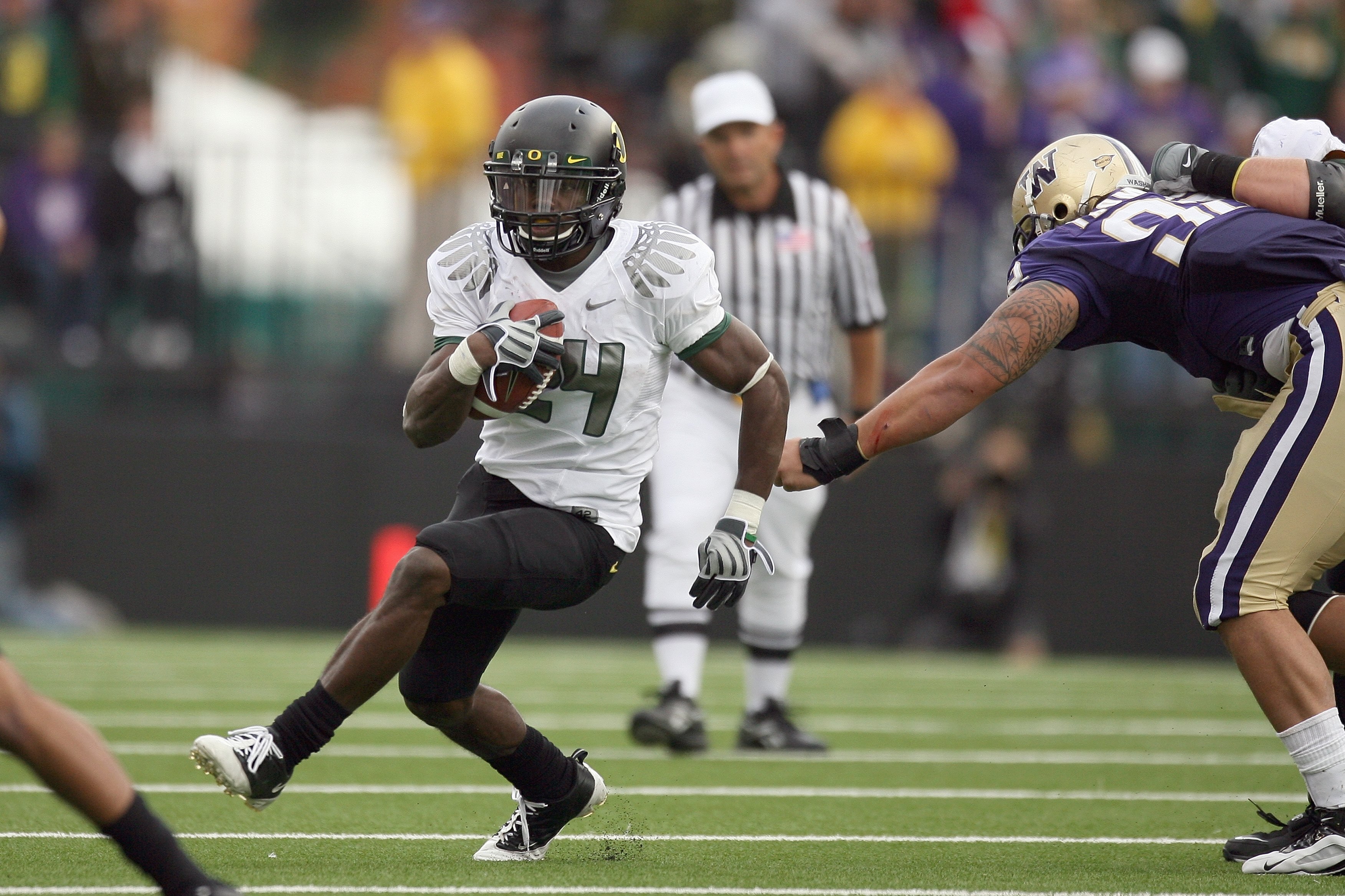 SEATTLE - OCTOBER 24: Kenjon Barner #24 of the Oregon Ducks carries the ball during the game against the Washington Huskies on October 24, 2009 at Husky Stadium in Seattle, Washington. The Ducks defeated the Huskies 43-19. (Photo by Otto Greule Jr/Getty I