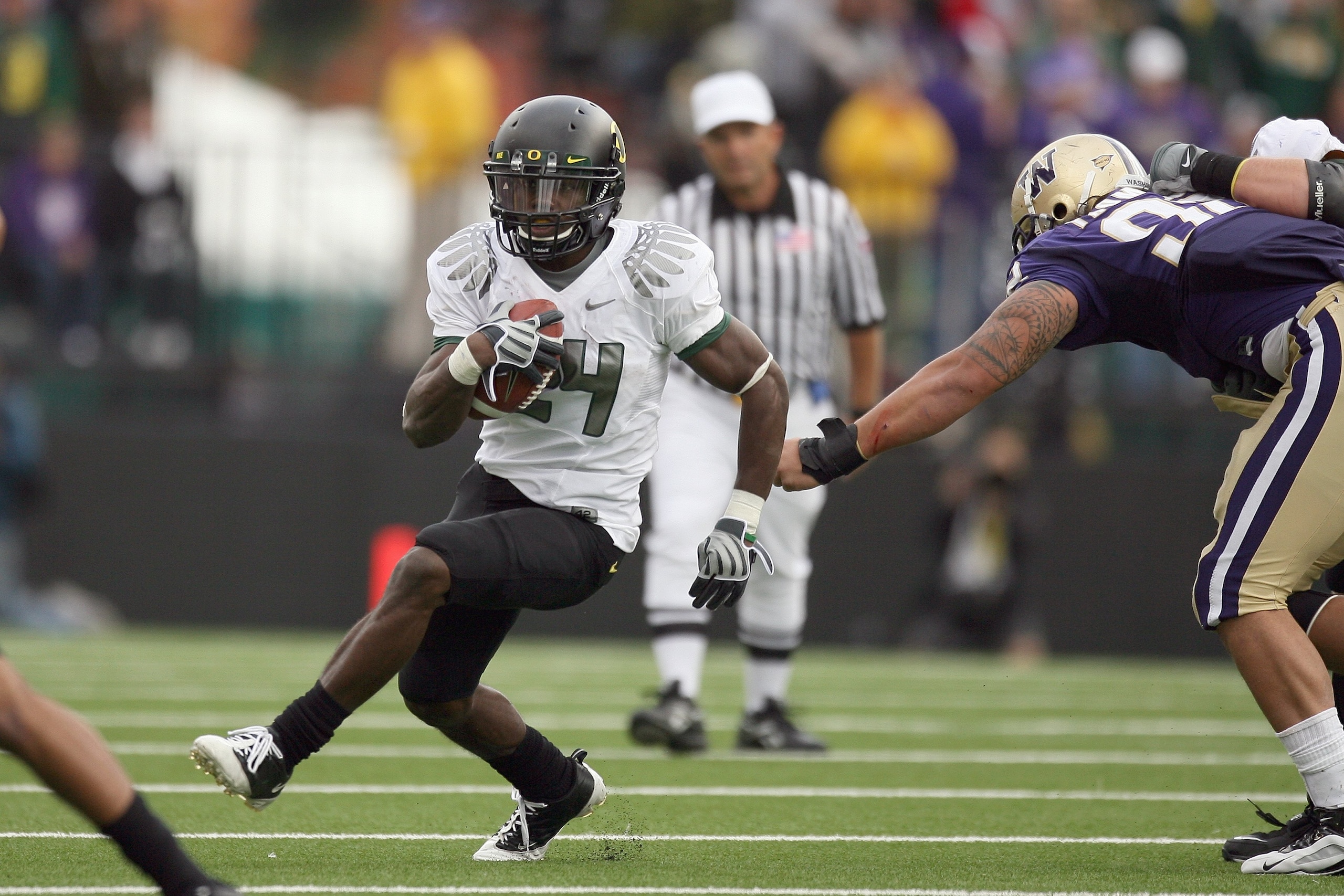 SEATTLE - OCTOBER 24: Kenjon Barner #24 of the Oregon Ducks carries the ball during the game against the Washington Huskies on October 24, 2009 at Husky Stadium in Seattle, Washington. The Ducks defeated the Huskies 43-19. (Photo by Otto Greule Jr/Getty I