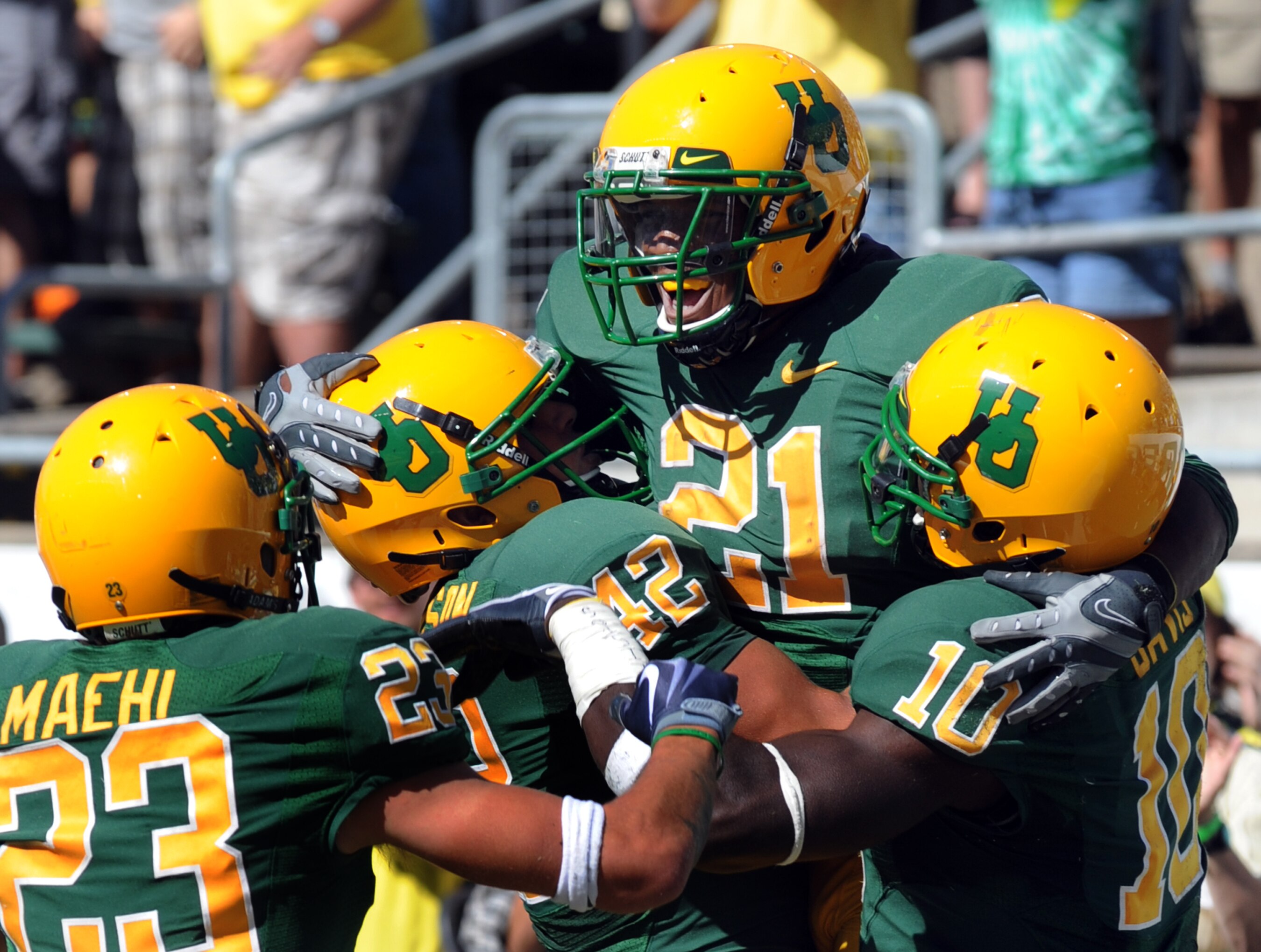 EUGENE, OR - SEPTEMBER 26: LaMichael James #21 of the Oregon Ducks celebrates his touchdown with his teammates Jeff Maehl #23, David Paulson #42 and D.J. Davis #10 in the second quarter of the game against the California Bears at Autzen Stadium on Septemb