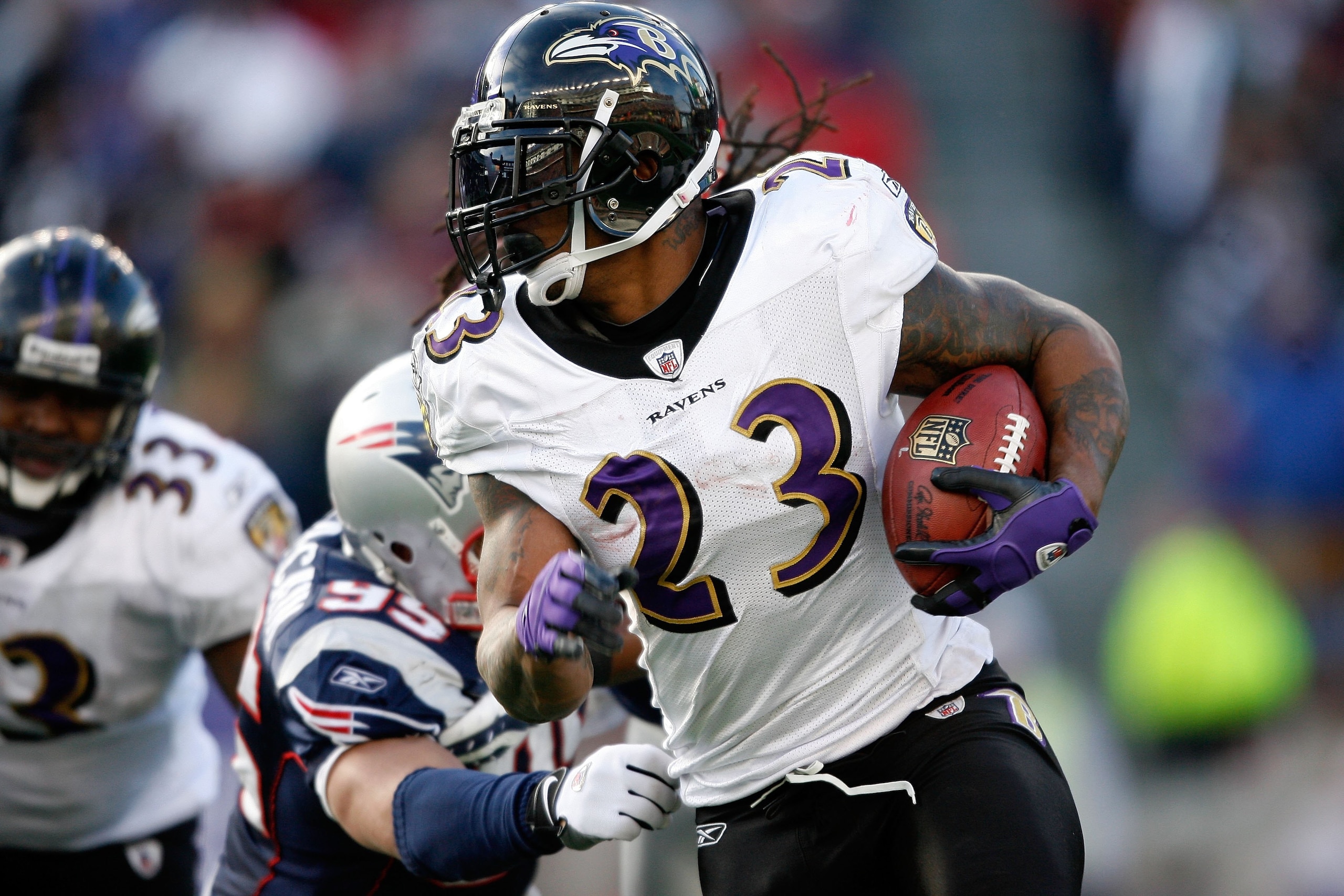 FOXBORO, MA - JANUARY 10: Willis McGahee #23 of the Baltimore Ravens runs the ball against the New England Patriots during the 2010 AFC wild-card playoff game at Gillette Stadium on January 10, 2010 in Foxboro, Massachusetts. The Ravens won 33-14. (Phot FOXBORO, MA - JANUARY 10: Willis McGahee #23 of the Baltimore Ravens runs the ball against the New England Patriots during the 2010 AFC wild-card playoff game at Gillette Stadium on January 10, 2010 in Foxboro, Massachusetts. The Ravens won 33-14. (Phot