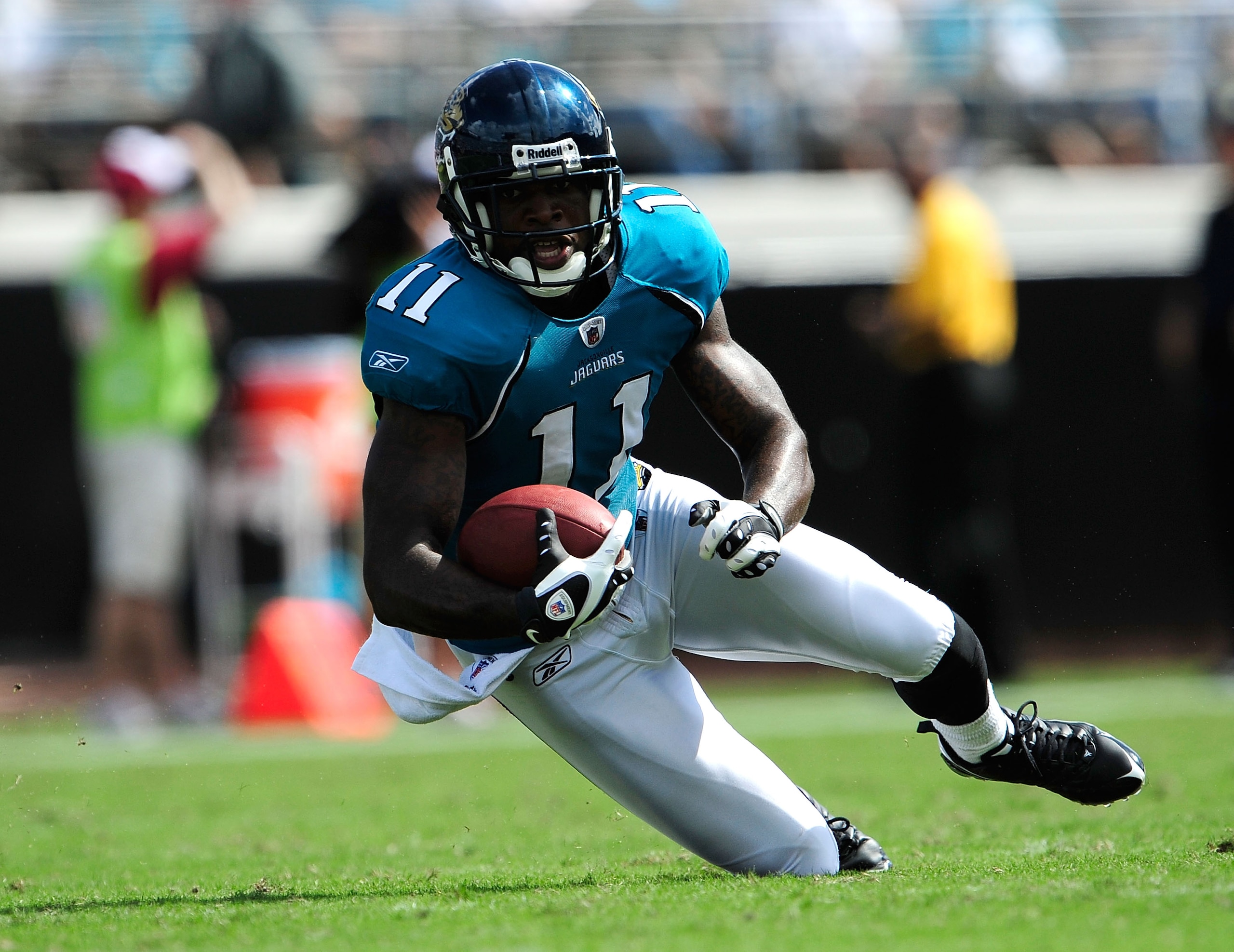 JACKSONVILLE, FL - SEPTEMBER 20:  Mike Sims-Walker #11 of the Jacksonville Jaguars runs for yardage during the game against the Arizona Cardinals at Jacksonville Municipal Stadium on September 20, 2009 in Jacksonville, Florida.  (Photo by Sam Greenwood/Ge
