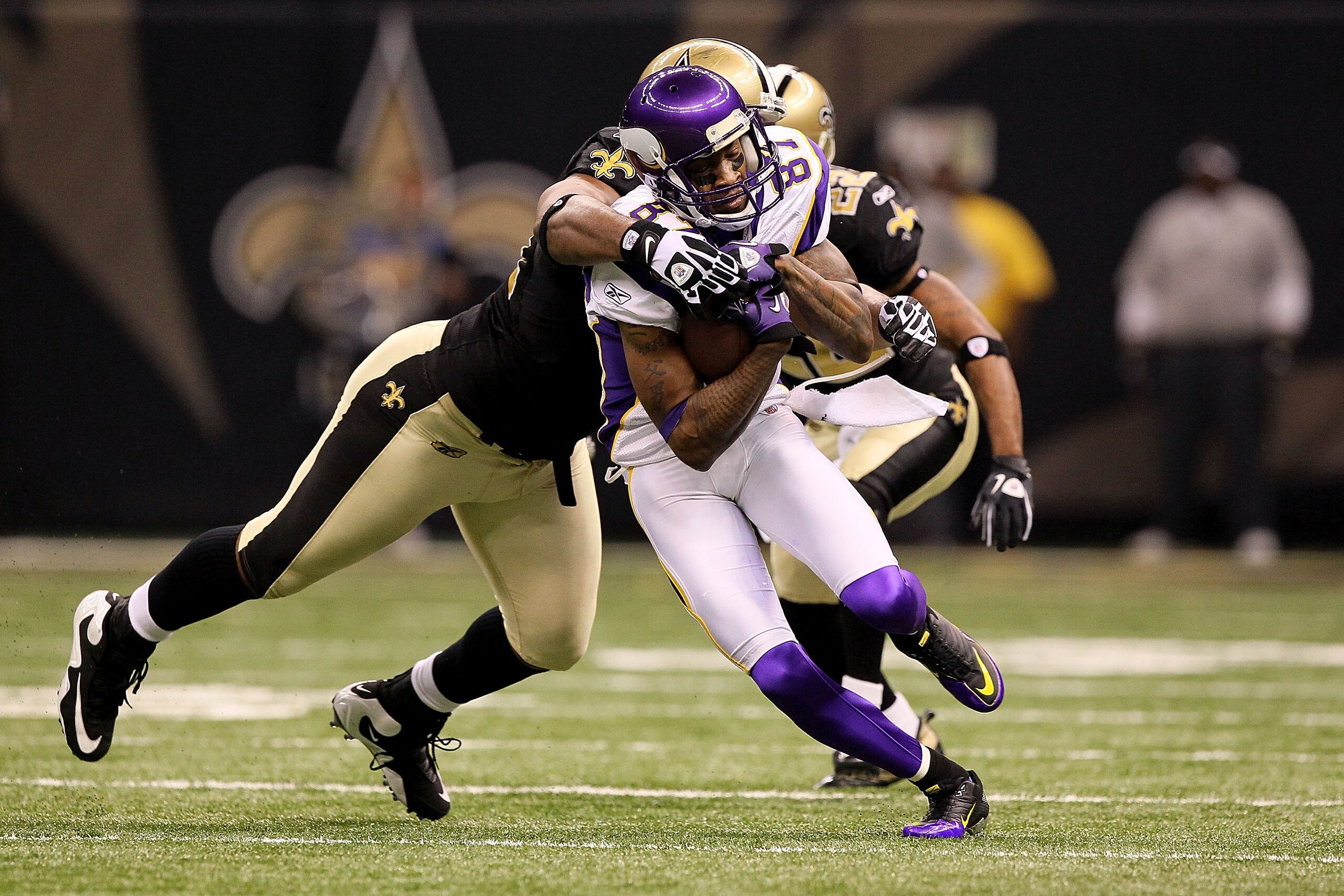 NEW ORLEANS - JANUARY 24:  Bernard Berrian #87 of the Minnesota Vikings runs for yards after the catch against the New Orleans Saints during the NFC Championship Game at the Louisiana Superdome on January 24, 2010 in New Orleans, Louisiana. The Saints won